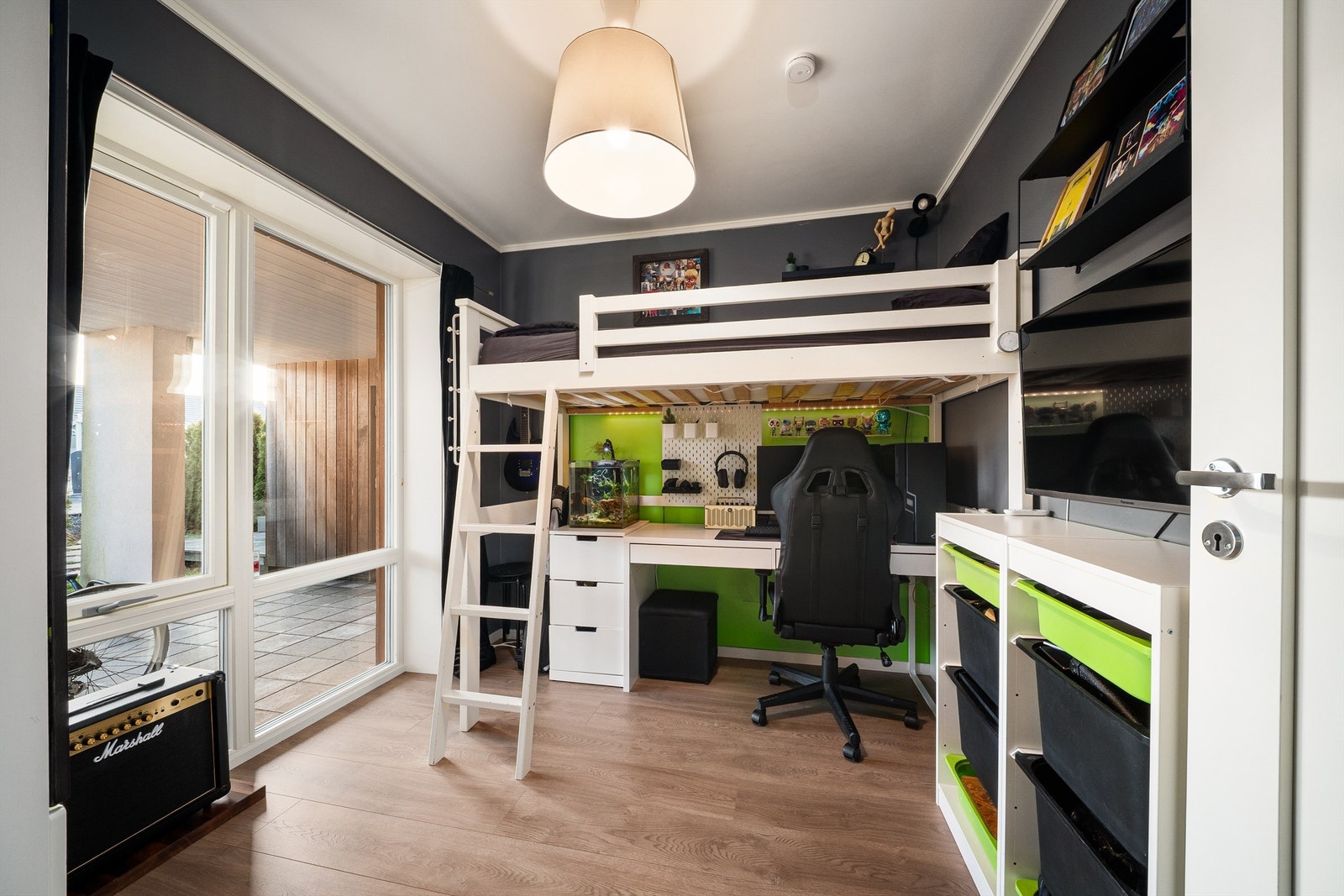 Med ca. 7 kvm. gulvflate er dette soverommet velfungerende som barnerom, gjesterom eller hjemmekontor. Galleribilde