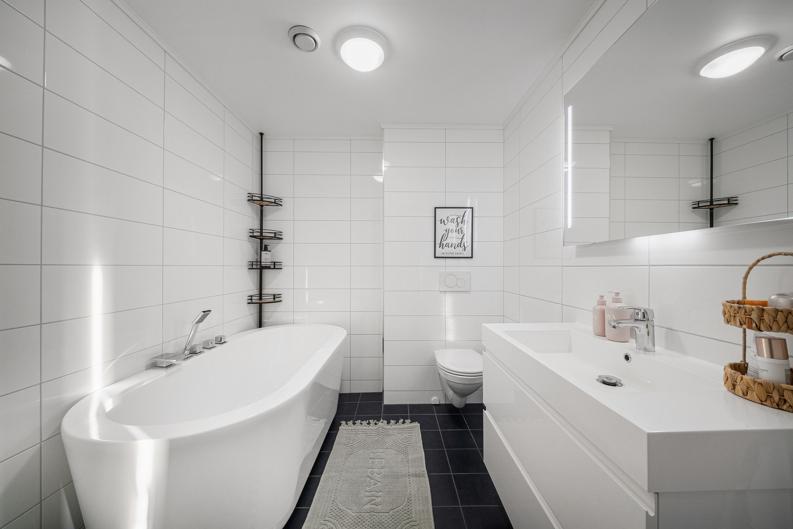 Moderne bad i begge etasjer er like praktisk som bekvemmelig. Galleribilde