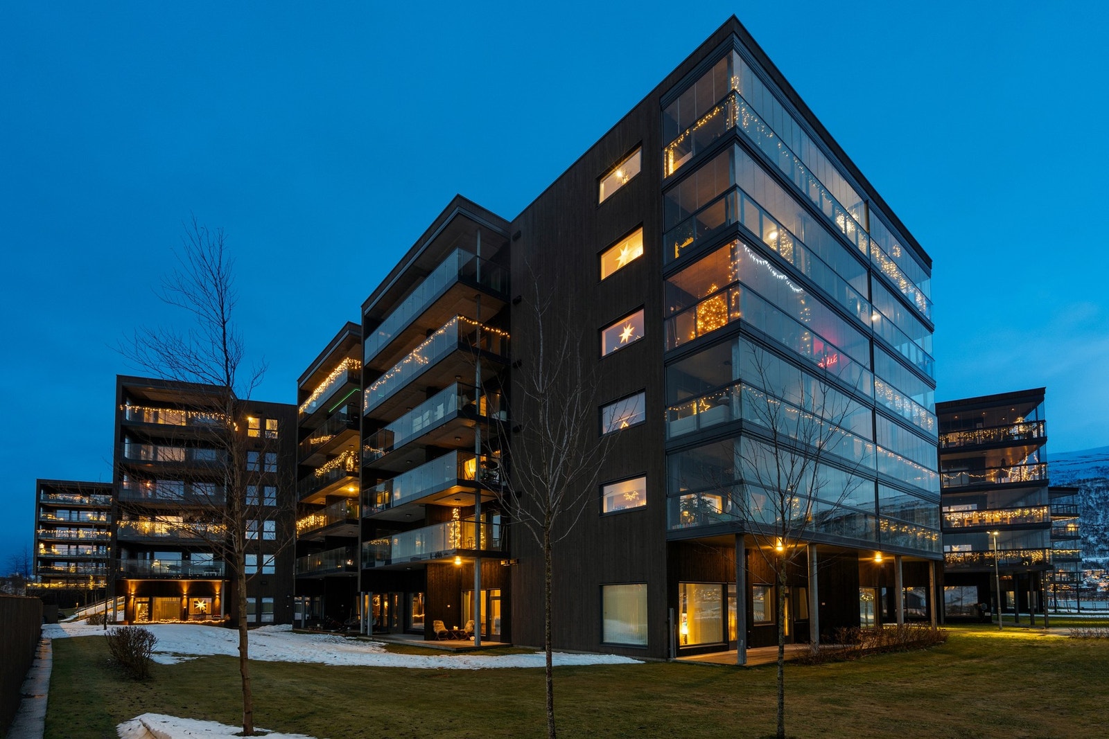 Leiligheten har en fin og skjermet beliggenhet mot sørvest. Galleribilde