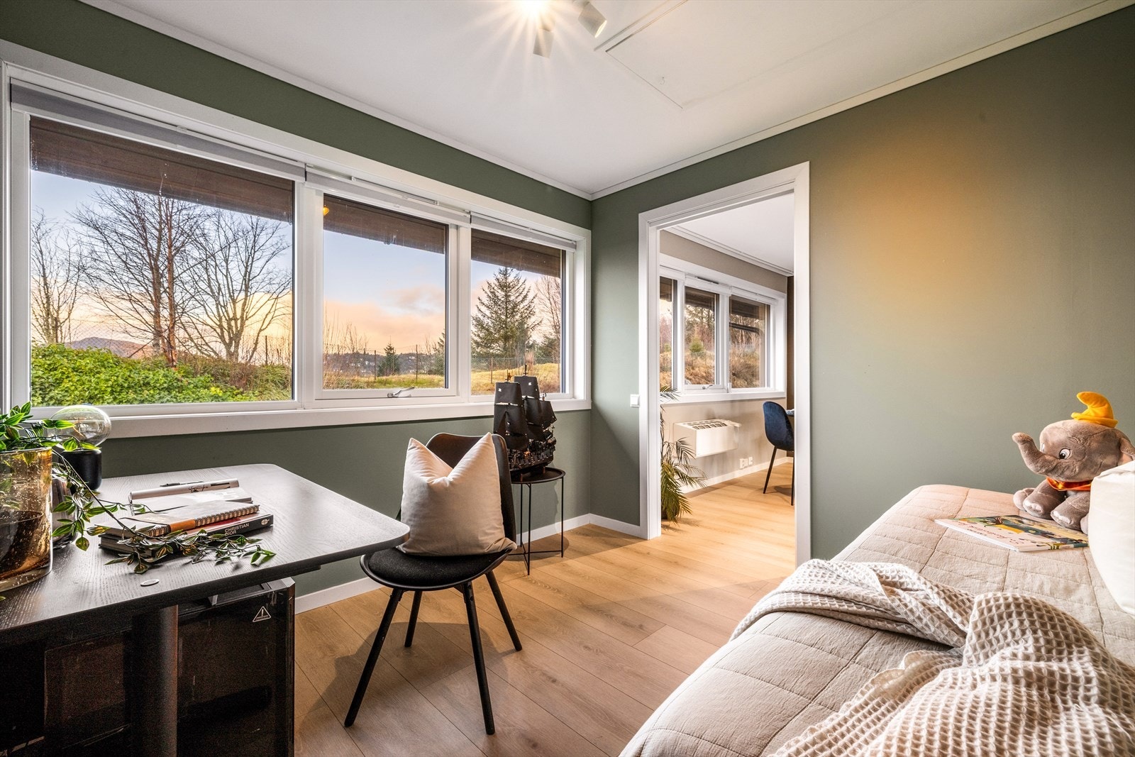 Også her er det flere vinduer og godt lysinnslipp. Galleribilde