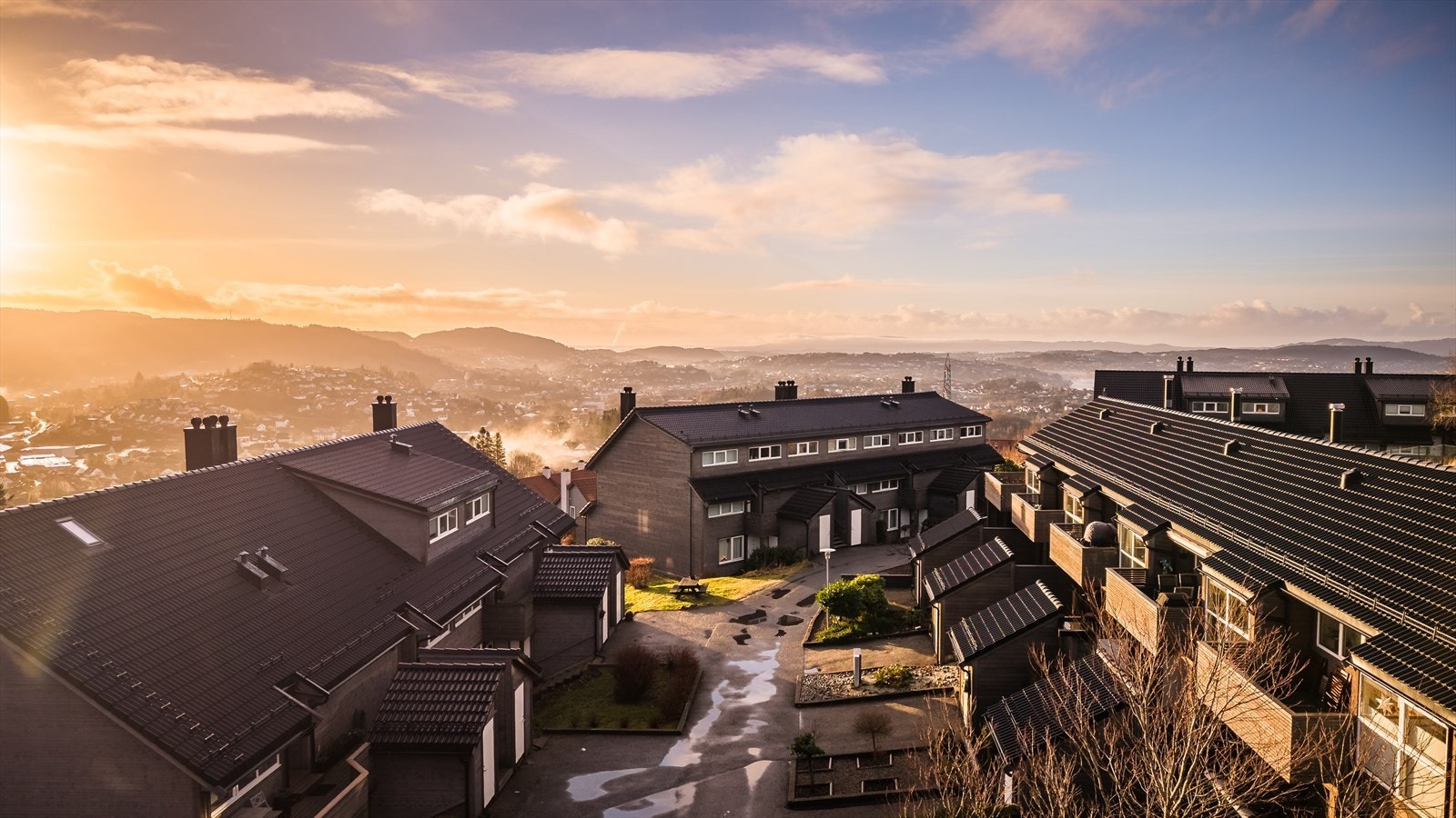 Kjenndalsåsen 80 har en attraktiv og familievennlig beliggenhet i et etablert og rolig boligområde i Kjenndalsåsen. Galleribilde