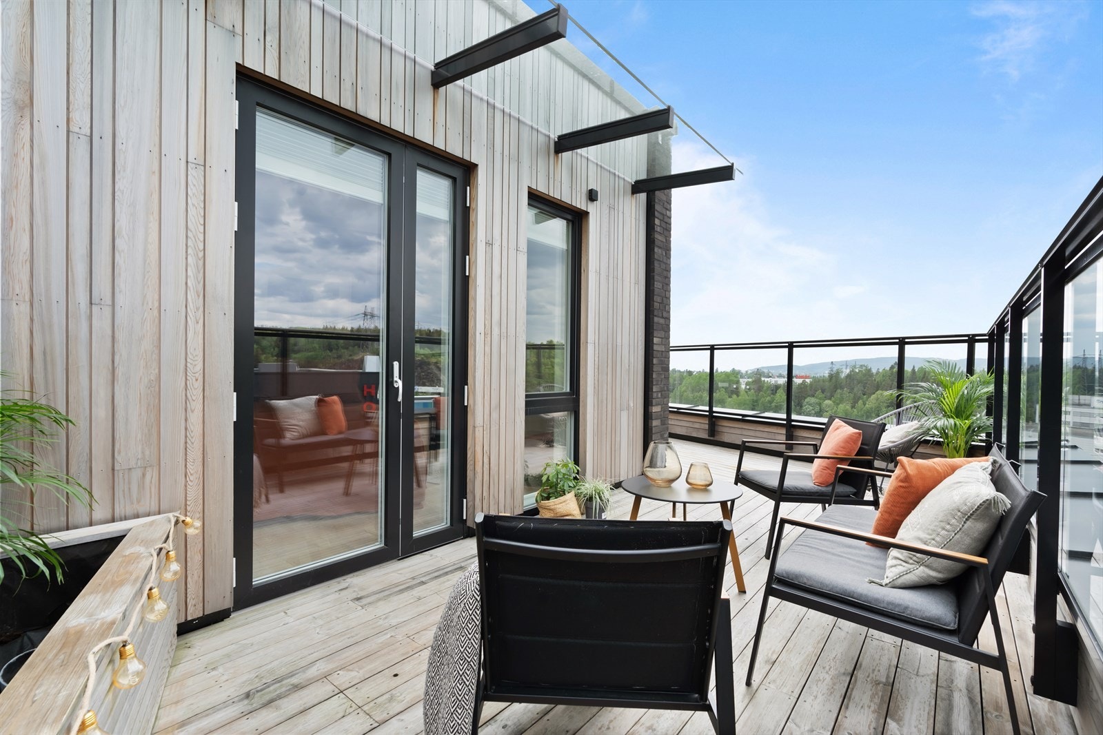 Det er bare å ta med seg stolen og flytte seg etter solen. Galleribilde