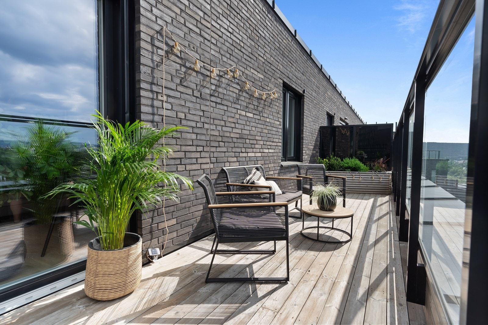 Her har du gode solforhold med sol på terrassen nesten hele dagen. Galleribilde