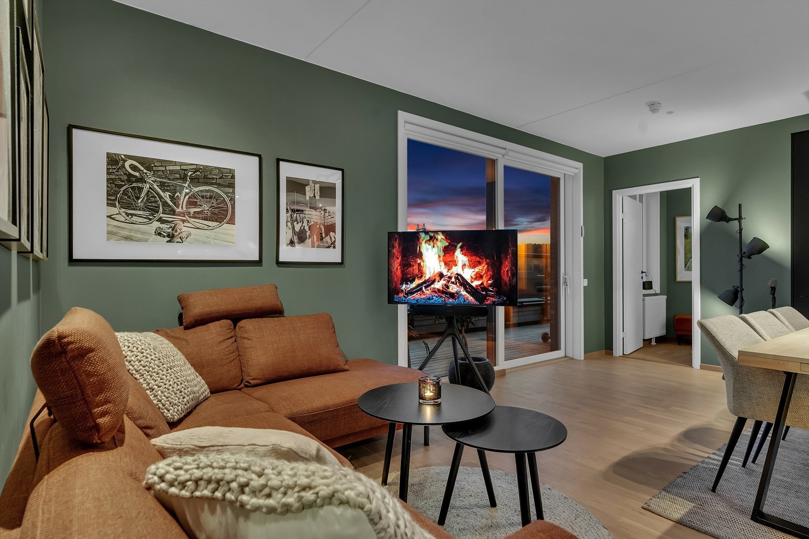 Fra stuen er det adkomst til den romslige terrassen. Galleribilde