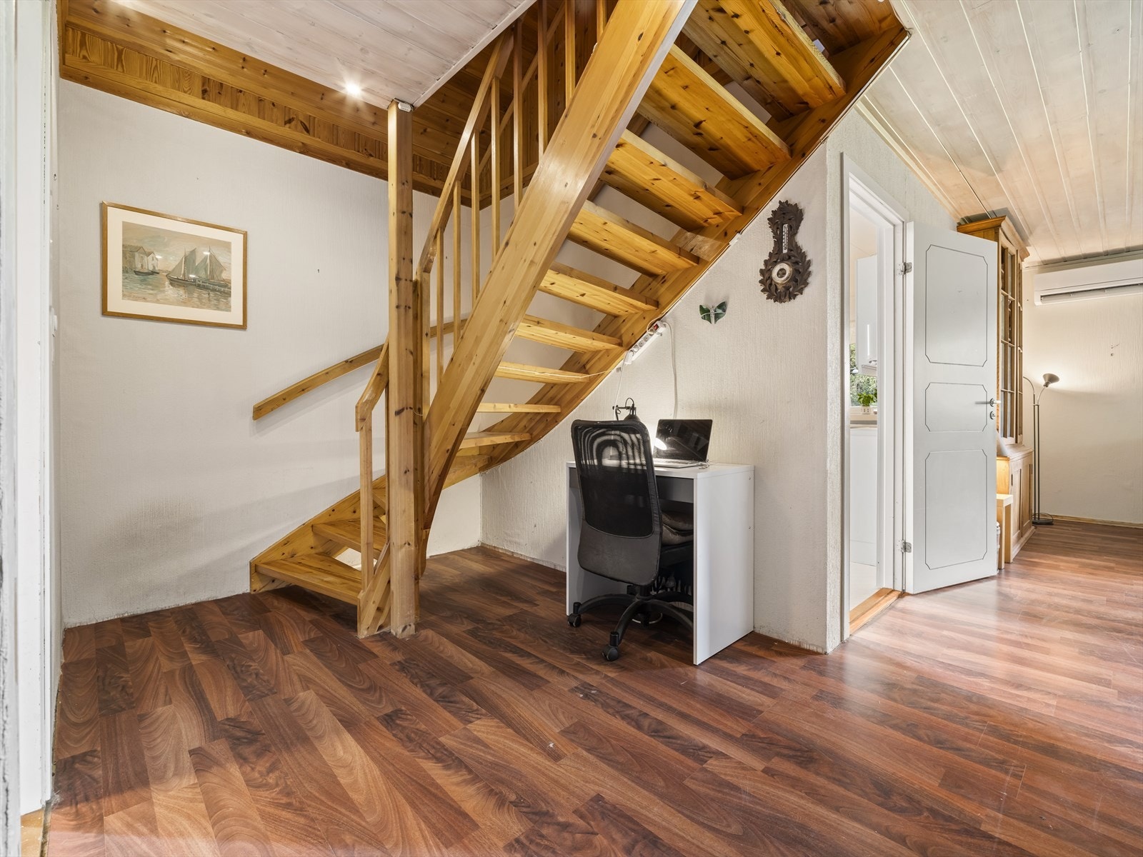 Gang med trapp opp til andre etasje Galleribilde