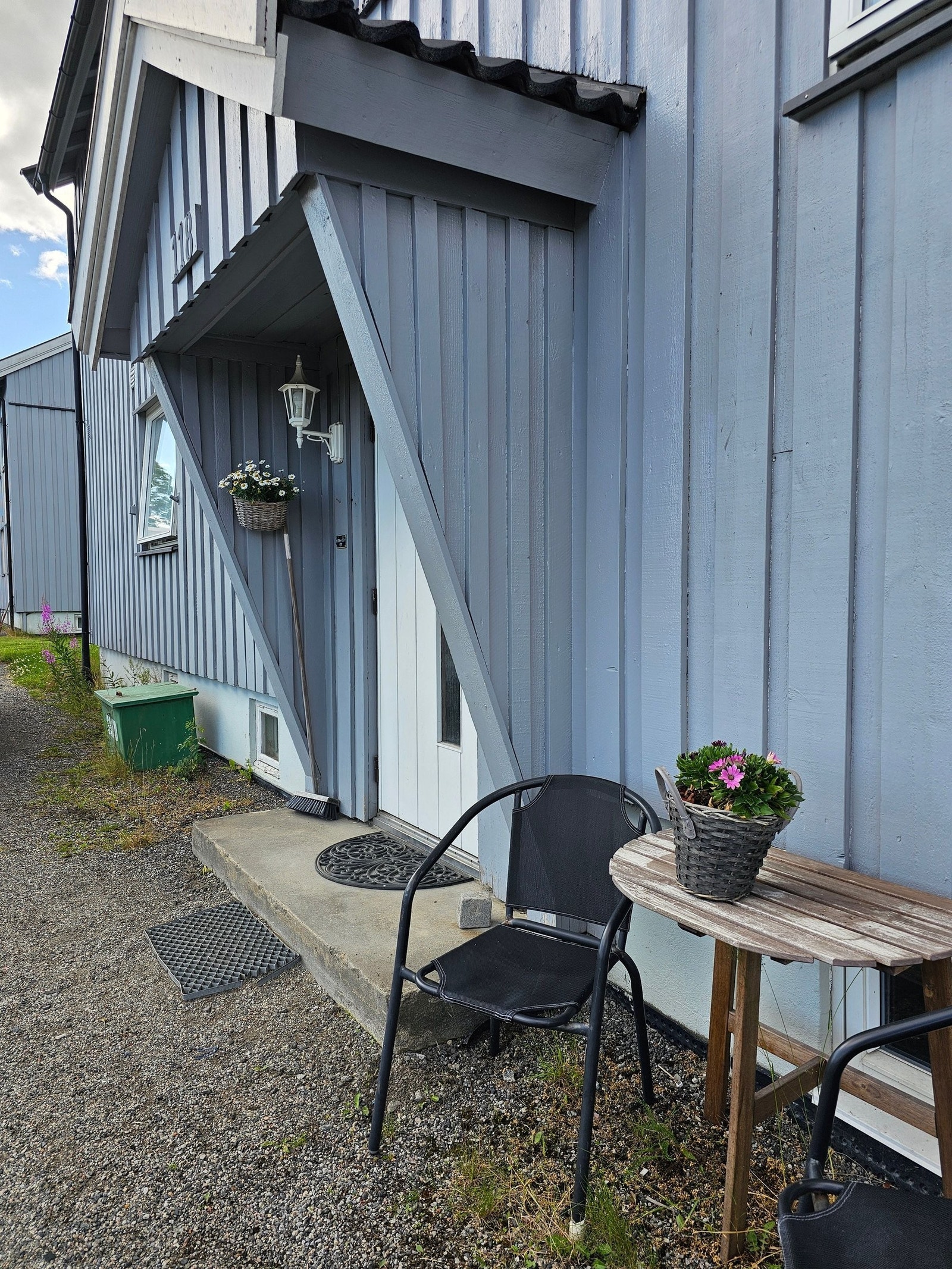 Felles inngang med tre andre leiligheter Galleribilde