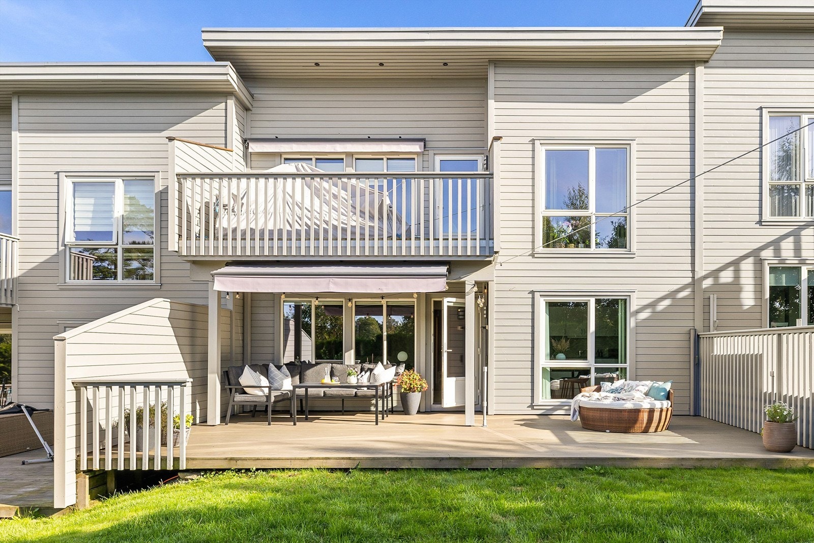 Krabberødsvingen 15A presenteres av Kenneth Graarud Olsen i Krogsveen. Galleribilde