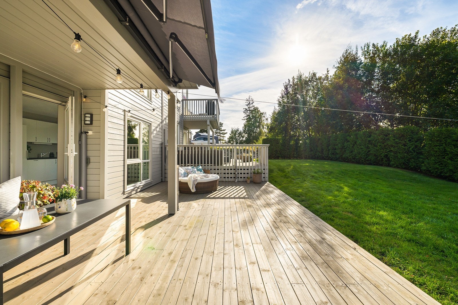 Sommerstid er det sol på den store terrassen allerede fra tidlig ettermiddag og helt frem til sen kveld. Galleribilde