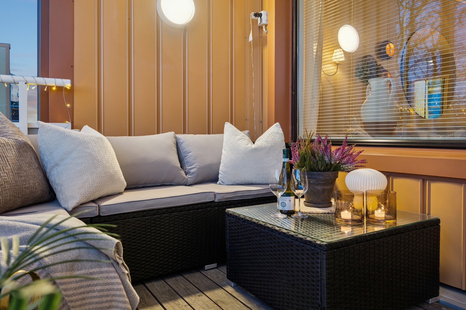 Vestvendt balkong med flotte solforhold og plass til utemøbler. Galleribilde