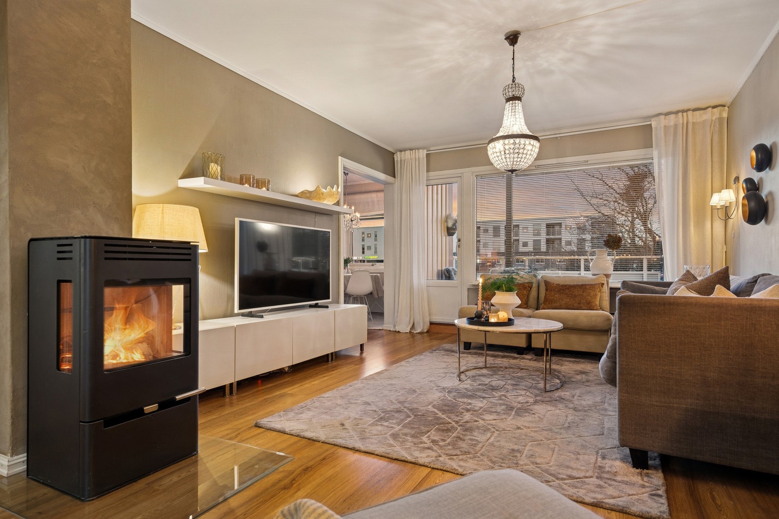 Med sine 22 m² tilbyr stuen rikelig plass til både møbler og hyggelige stunder. Galleribilde