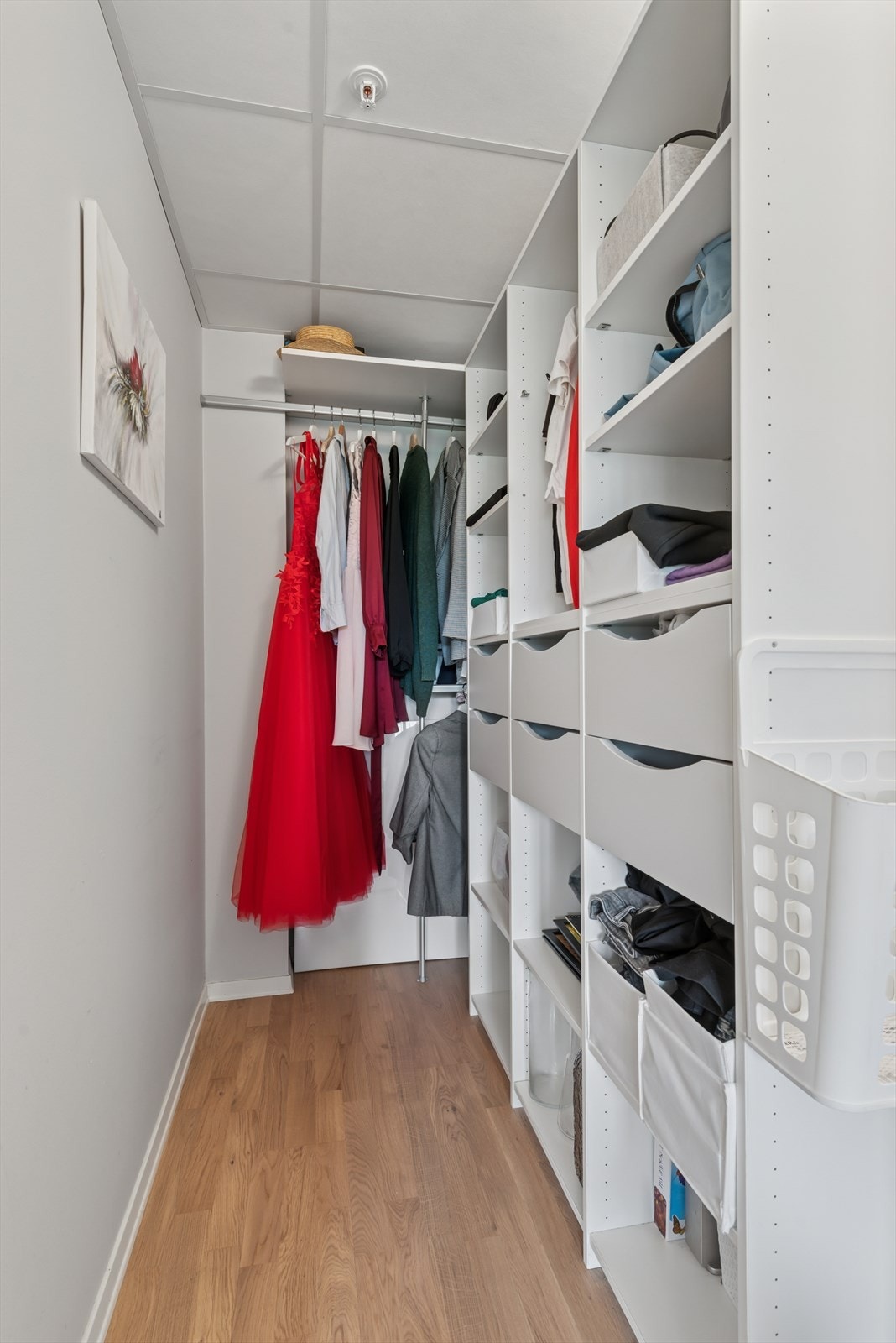 Innvendig bod som er praktisk innredet. I tillegg finnes en ekstern bod på ca. 5 kvm. Galleribilde