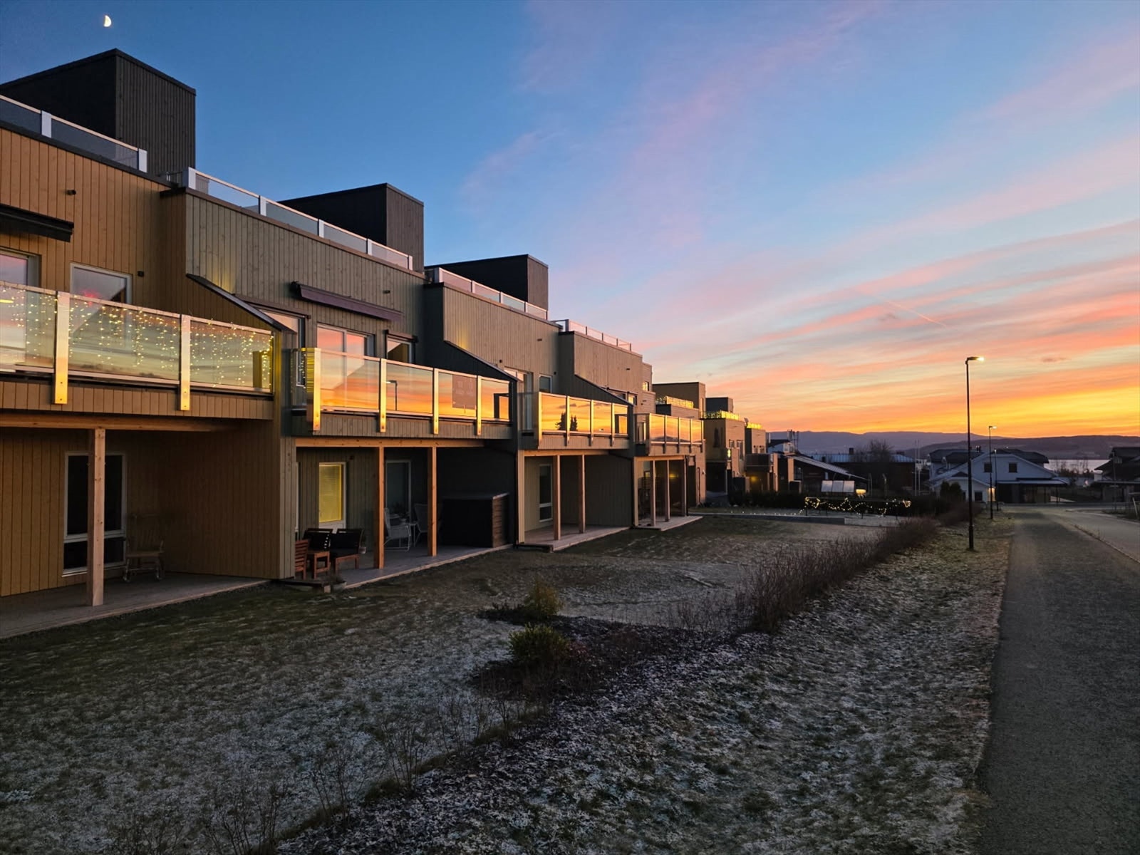 Fasade kveld Galleribilde