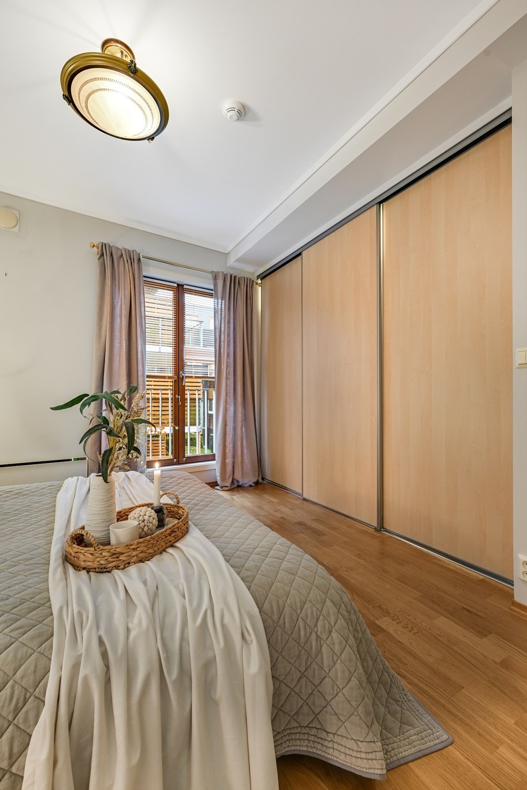 Hovedsoverom har store garderobeskap. Galleribilde