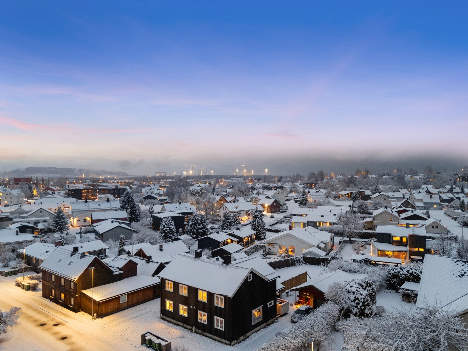 En innholdsrik og godt vedlikeholdt bolig i et rolig og familievennlig område i sentrum av Verdal. Galleribilde