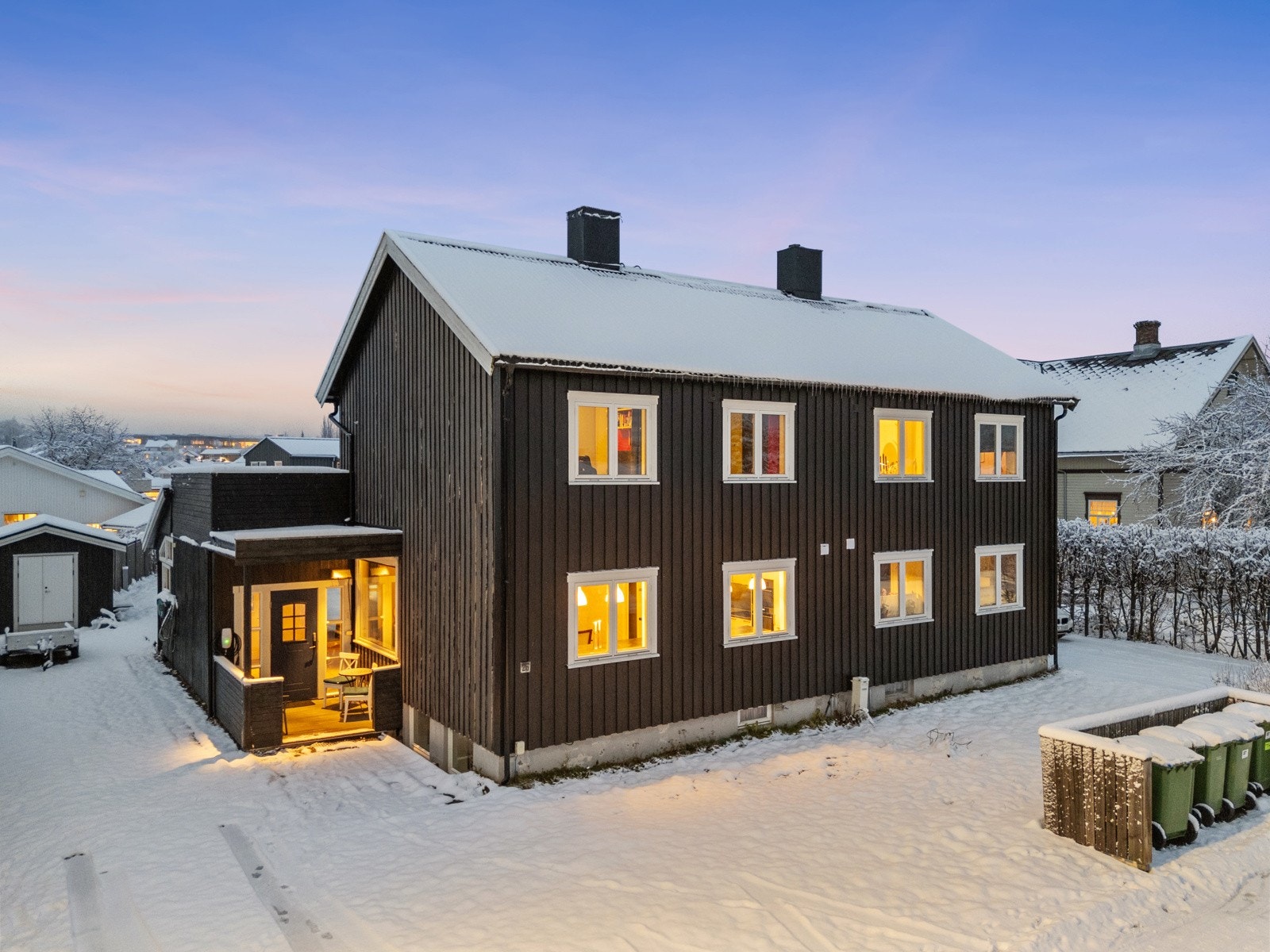 En solid bolig fra 1962 som er tilbygget og jevnlig oppgradert og fremstår i god stand. Galleribilde