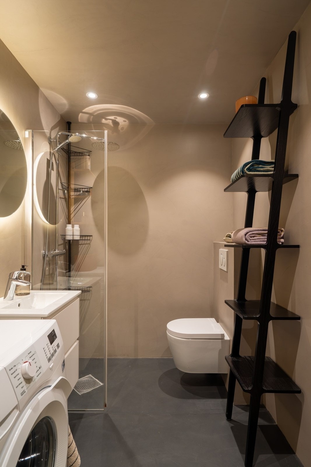 Badet holder en nyere standard, ble pusset opp av brl. i 1998, og fikk senere en overflateoppussing i 2021 med nytt inventar. I 2023 ble badet igjen overflateoppusset med mikrosement, og nye elektriske løsninger med spots, samt elektrisk vifte installert. Galleribilde