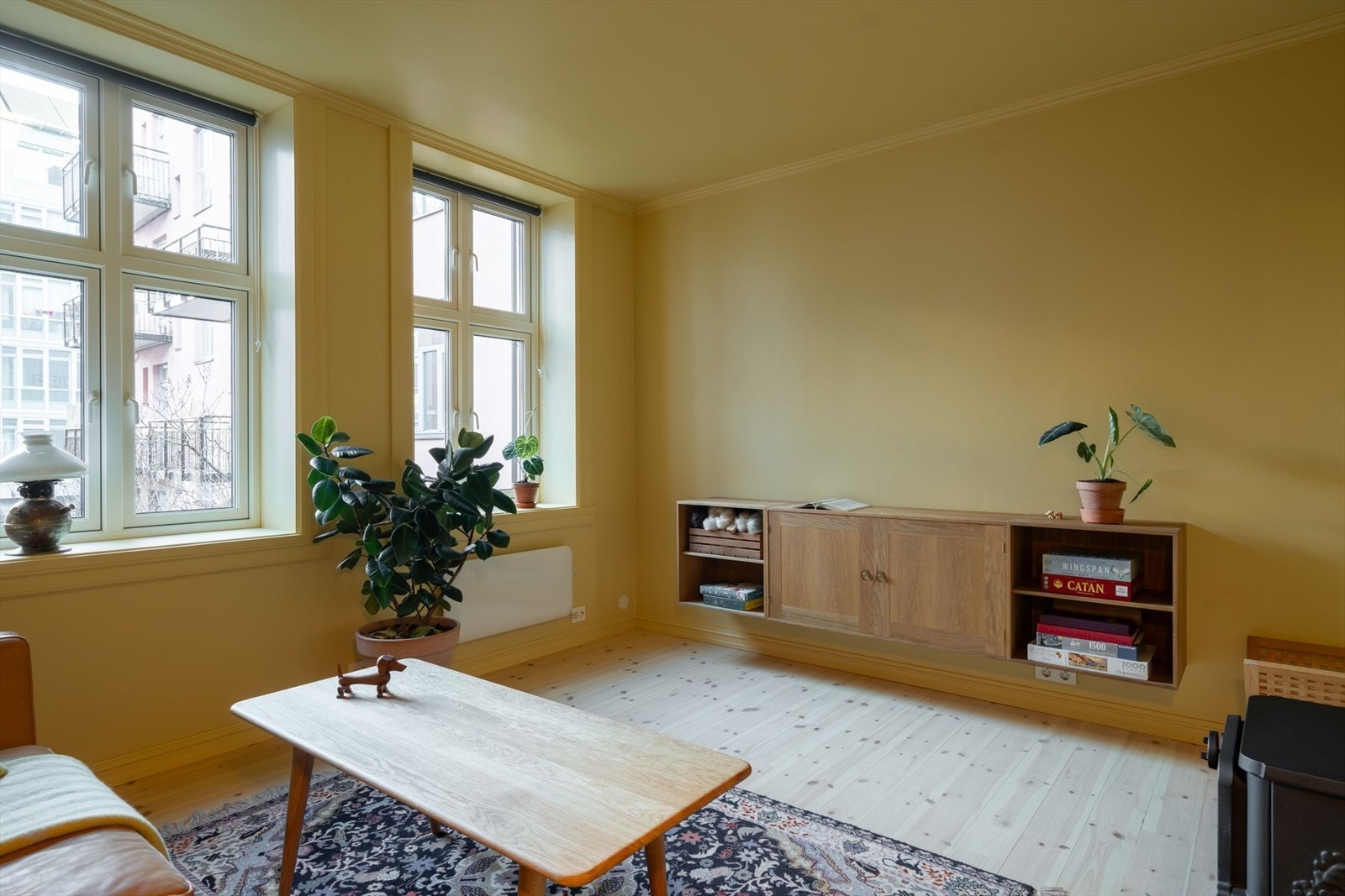 Her får du en stor og komfortabel stue, adskilt kjøkken, romslig soverom vendt mot bakgård og pent bad med varmekabler. Galleribilde