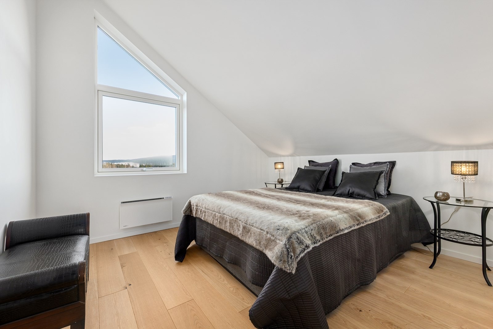 Soverom 2 beliggende i øvre plan. Galleribilde