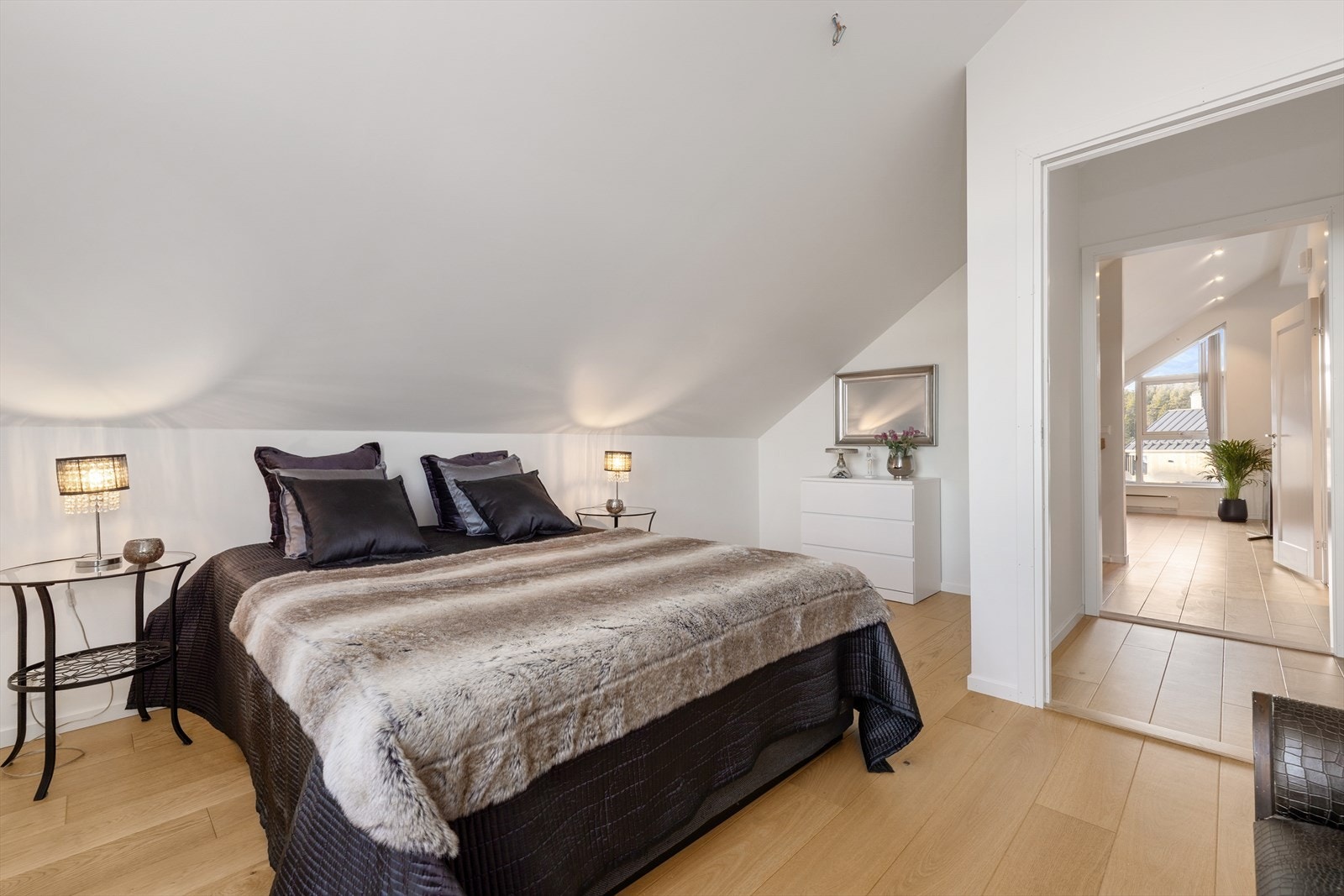 Soverom 2 beliggende i øvre plan. Galleribilde