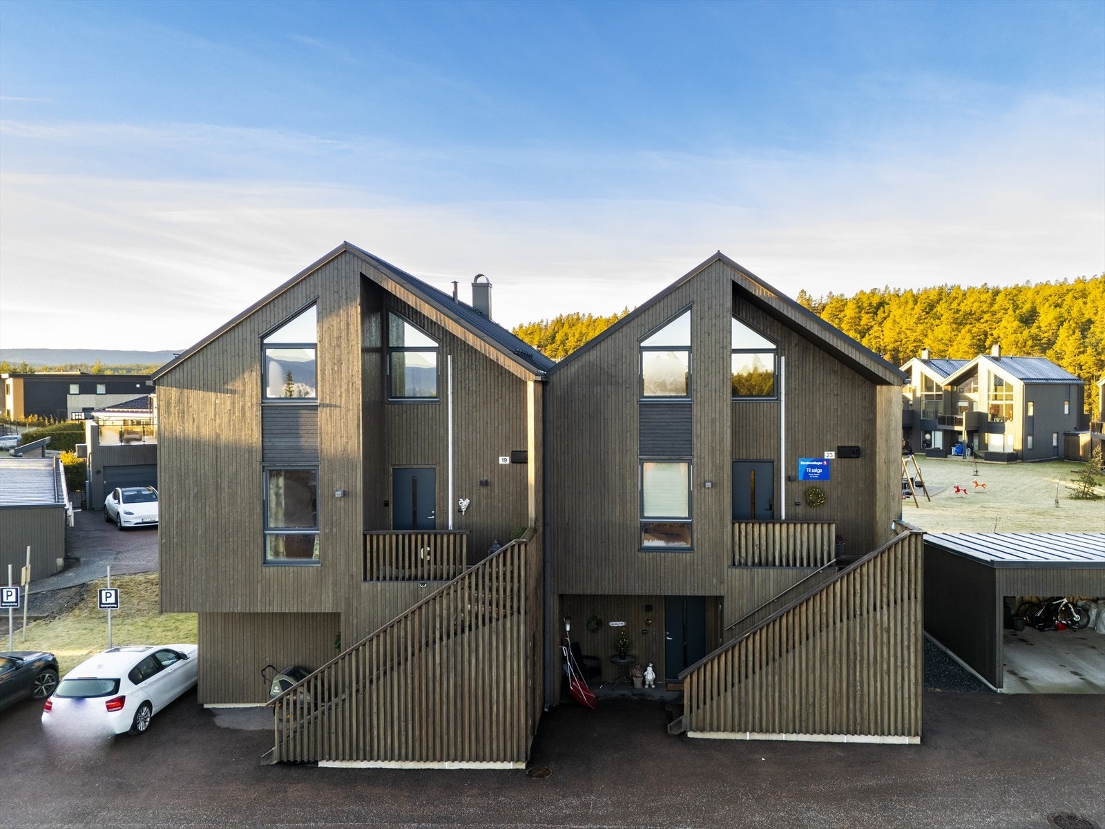 Med boligen følger også tilhørende bod under trapp med utvendig adkomst. Galleribilde