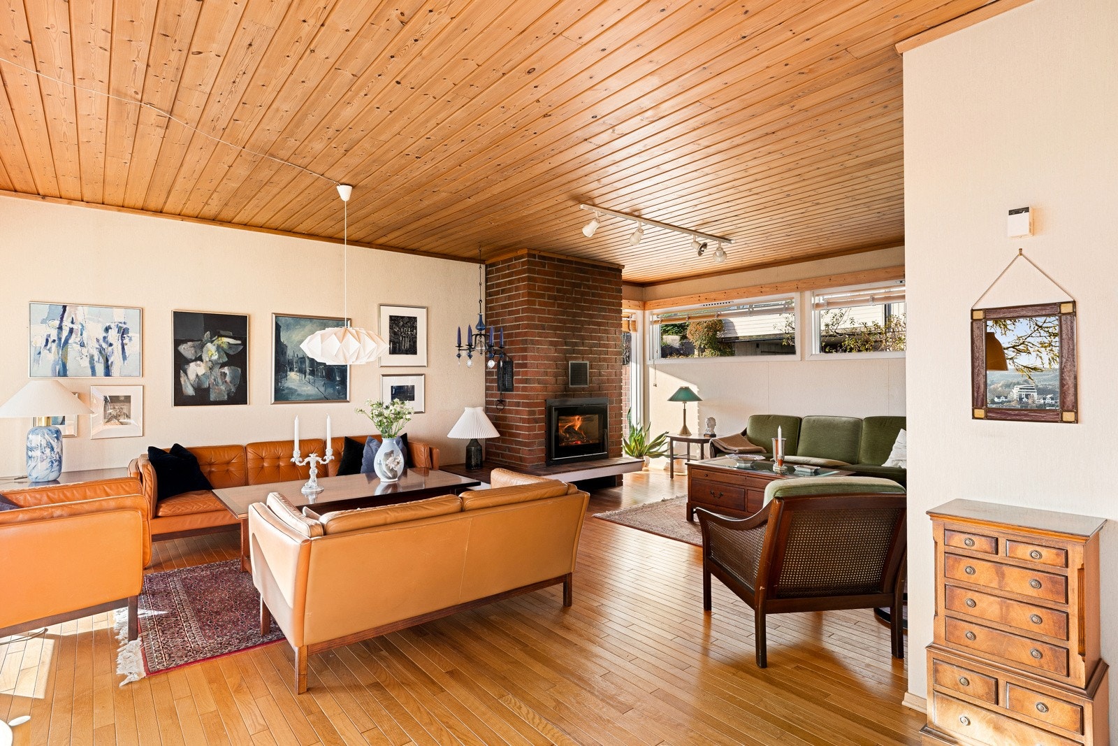 Stue delen er av god størrelse med muligheter til å møblere i ulike soner. Galleribilde