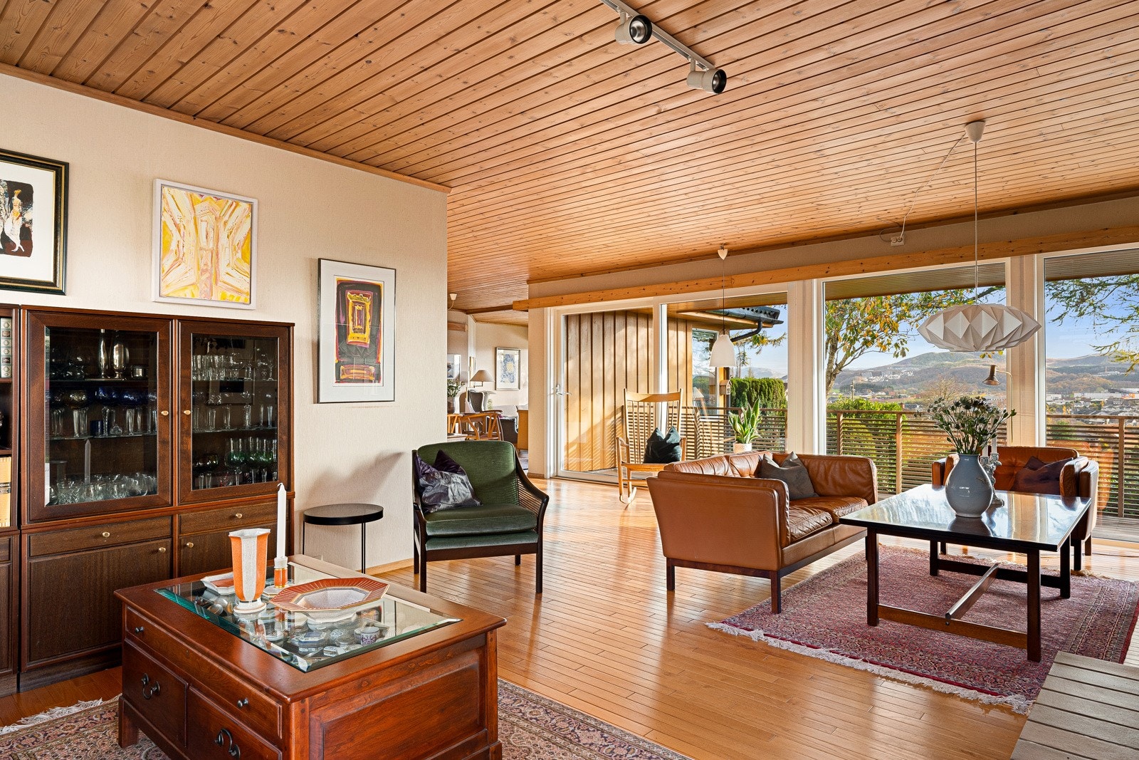 Fra stuen har man direkte utgang til boligens terrasse. Galleribilde