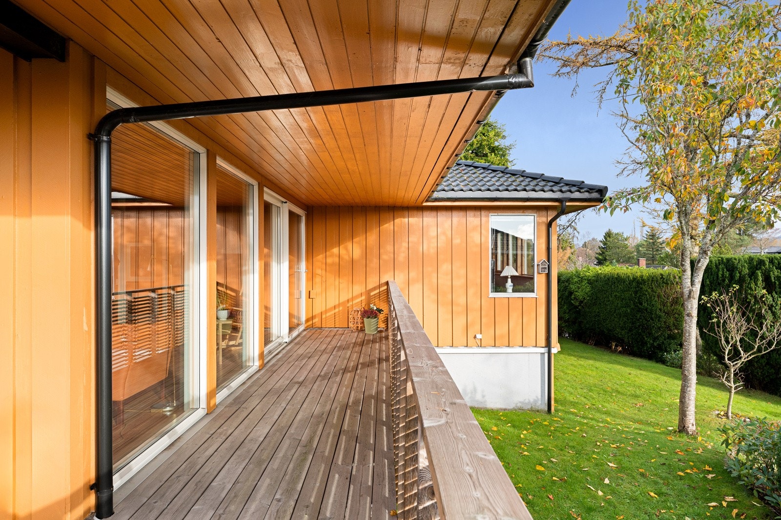 Terrassen er på hele 58 kvm, som gir gode møbleringsmuligheter. Galleribilde