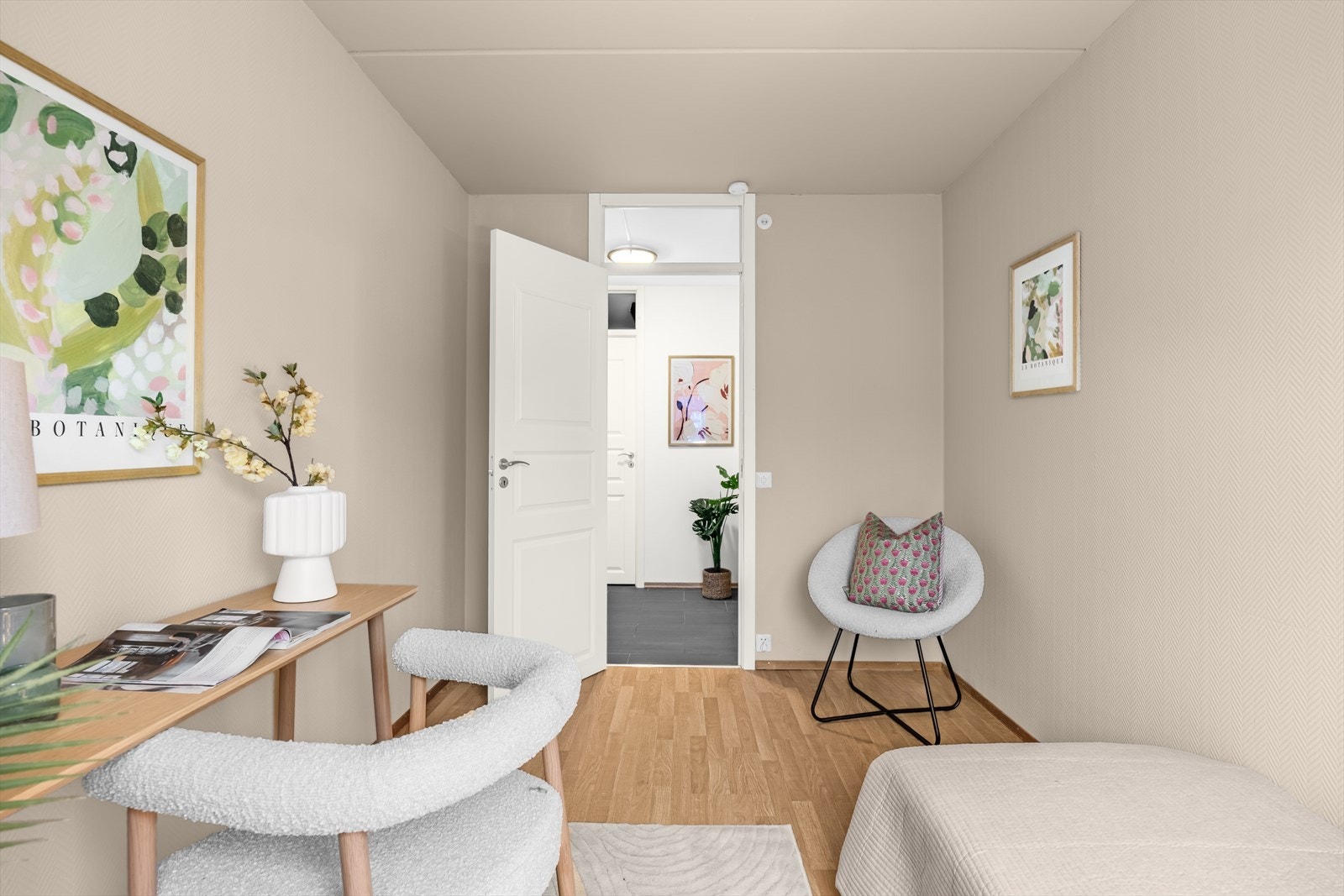 Ett av soverommene kan enkelt tilpasses som hjemmekontor, gjesterom eller barnerom - alt etter behov og livssituasjon. Galleribilde