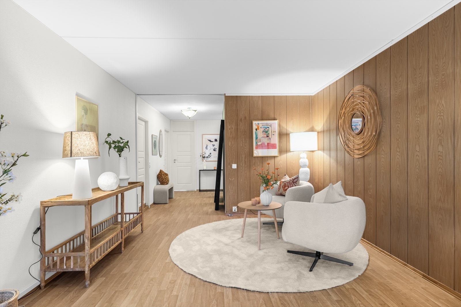 Sitteområde i stuen gir et koselig hjørne for avslapning. Galleribilde