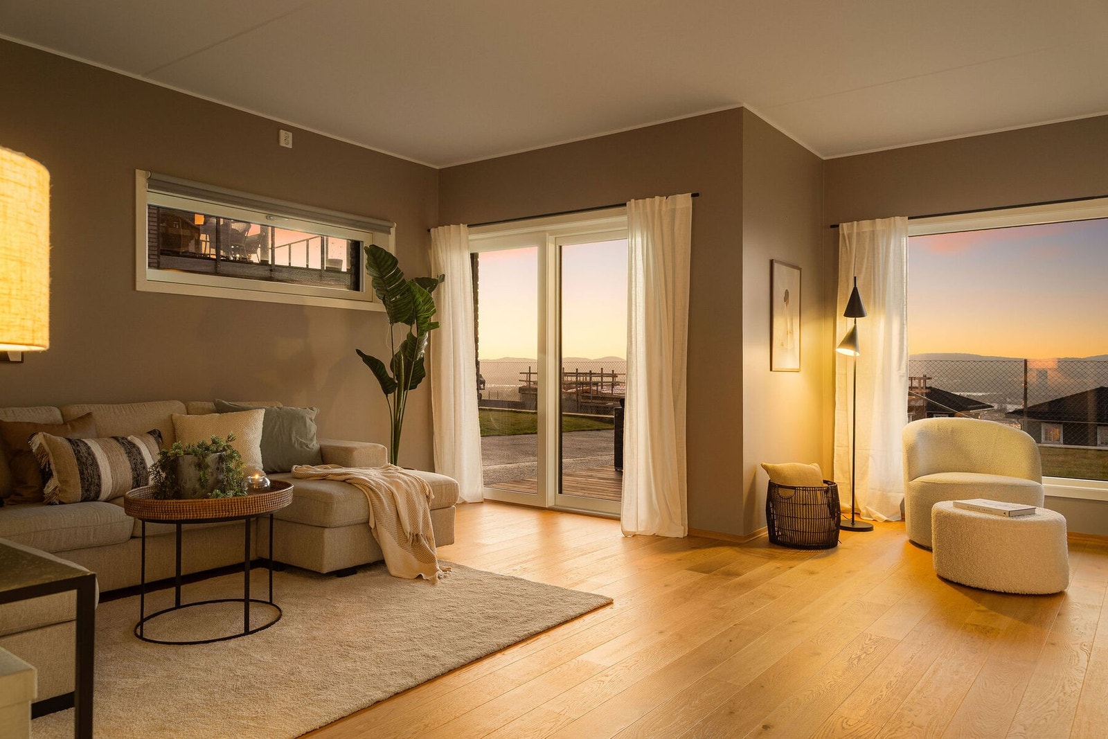 Stuen møbleres inn i flere soner. Galleribilde