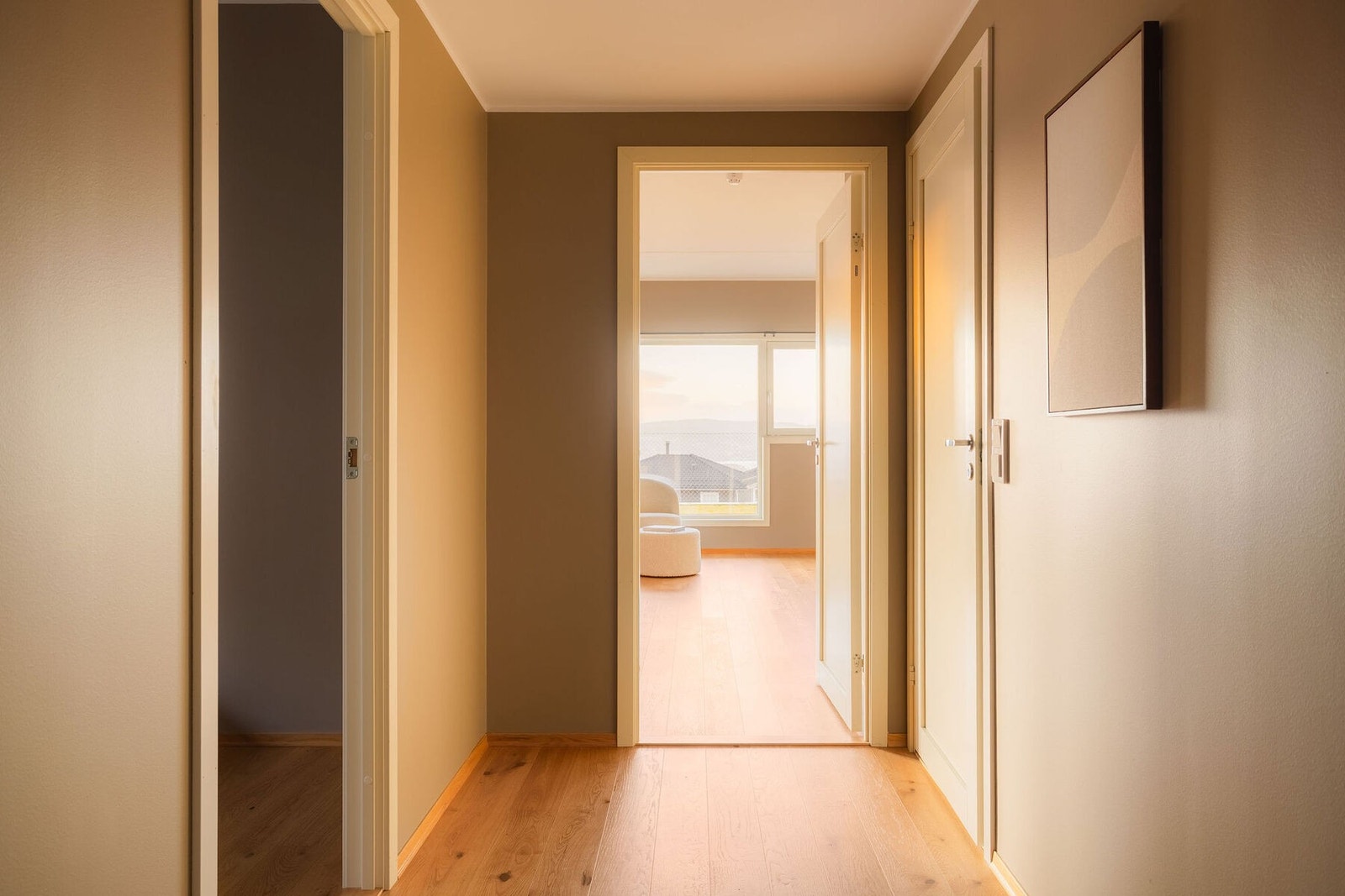 Gangen binder sammen rommene på en god måte. Vi tar turen videre til baderommet. Galleribilde