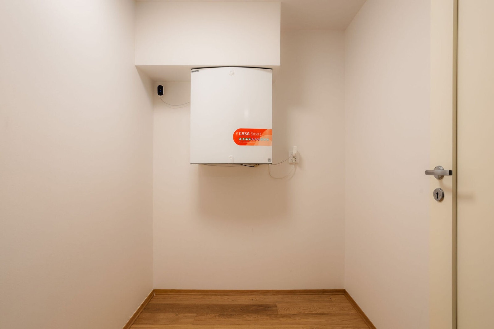 Ved entreen er det også en praktisk bod som kombineres med teknisk rom. Godt med oppbevaringsplass! Galleribilde