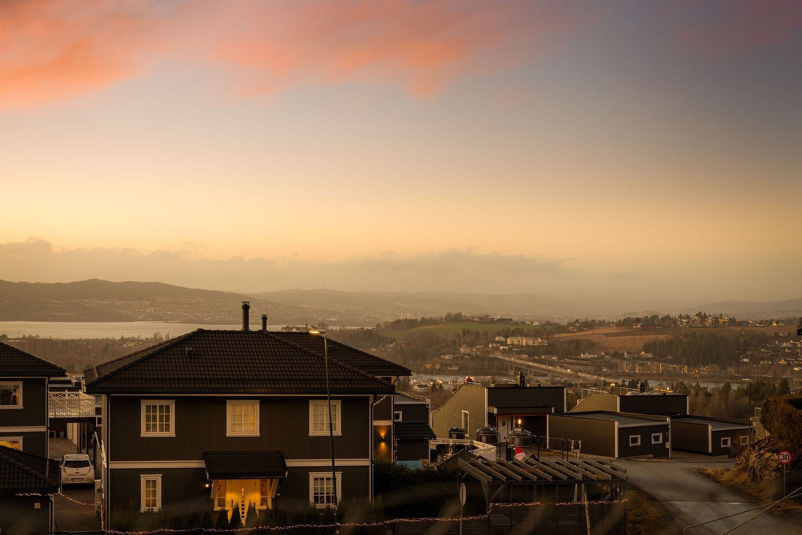 Panoramautsikt retning Lillestrøm, Rælingen og videre utover. Galleribilde