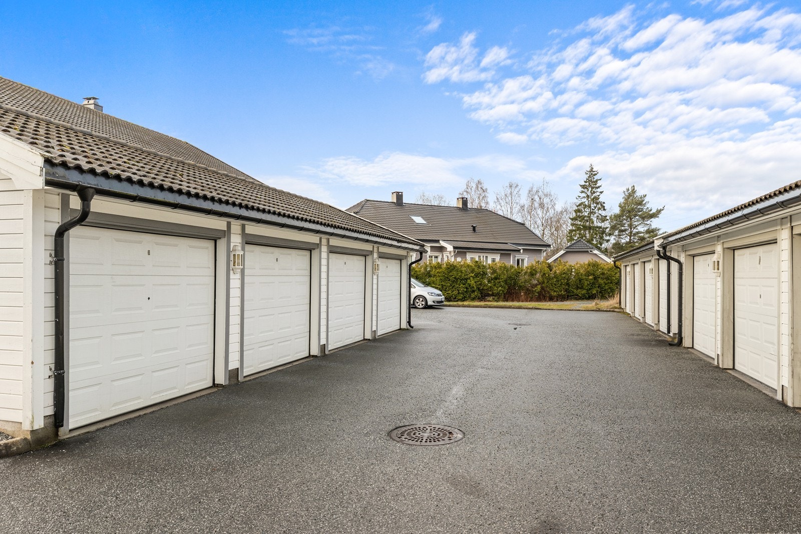 Parkering i garasjerekke Galleribilde