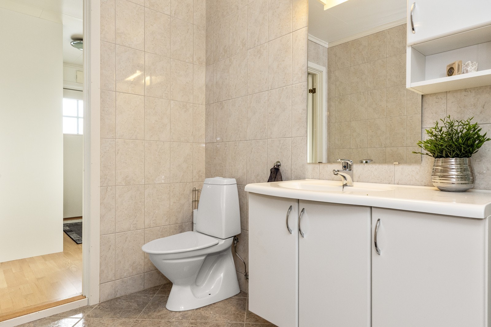 Godt med skapplass på badet Galleribilde