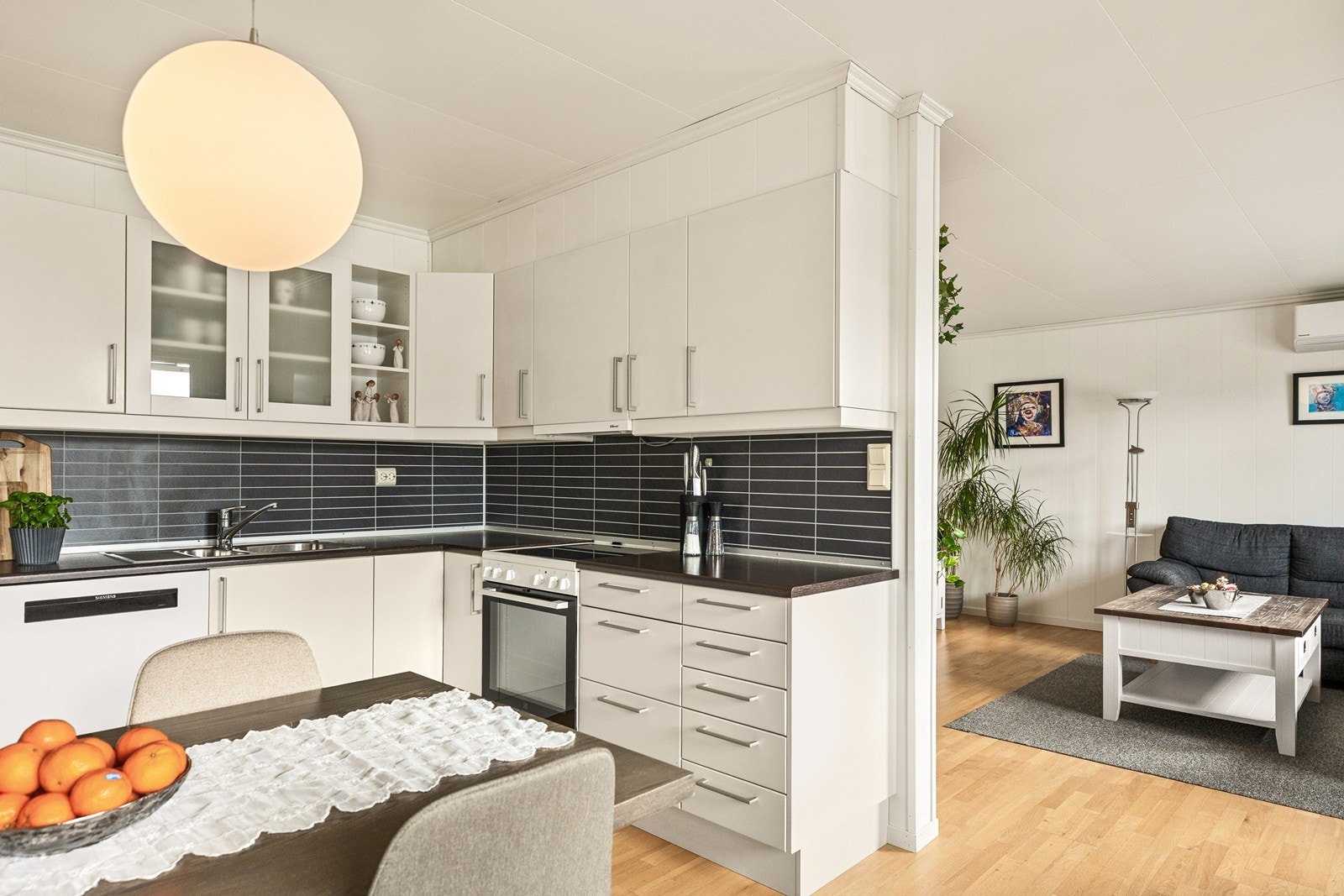 Fra kjøkken mot stue Galleribilde