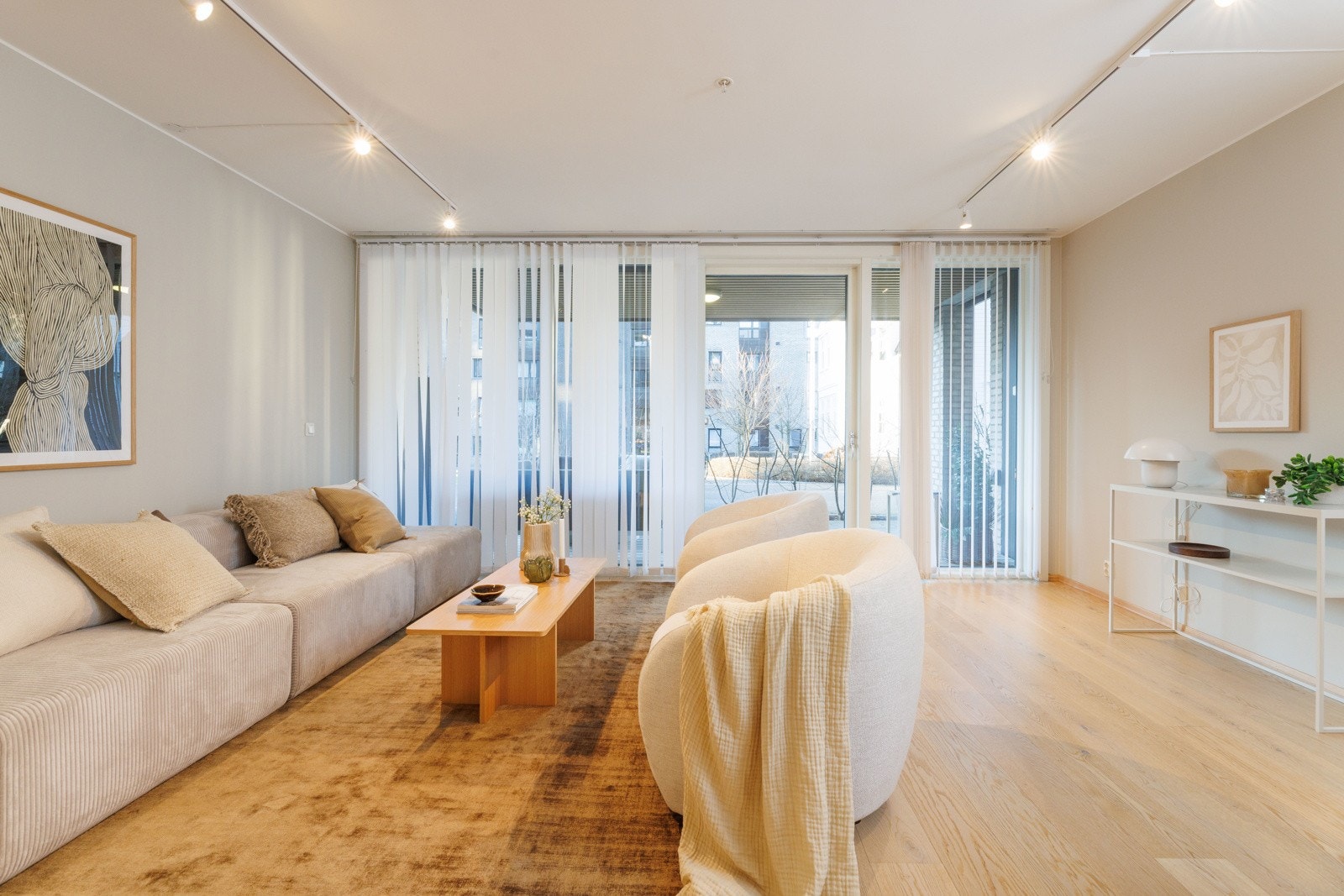 Stue med utgang til markterrasse mot vest Galleribilde