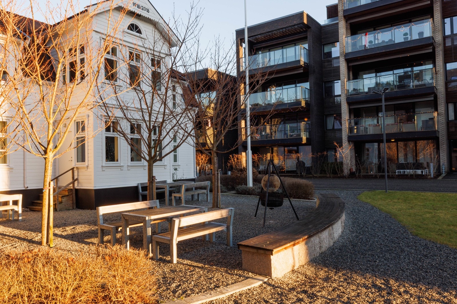 Villa Breskeskjær er Boligsameiet Kolbotn Hages fellesskapshus. Villaen kan leies til ulike typer arrangementer av beboere i boligsameiet Kolbotn hage. 1. etg.: Fellesrom til ca 30 personer, kjøkken og toalett. 2. etg.: Soverom, bad, fellesrom og toalett. Galleribilde