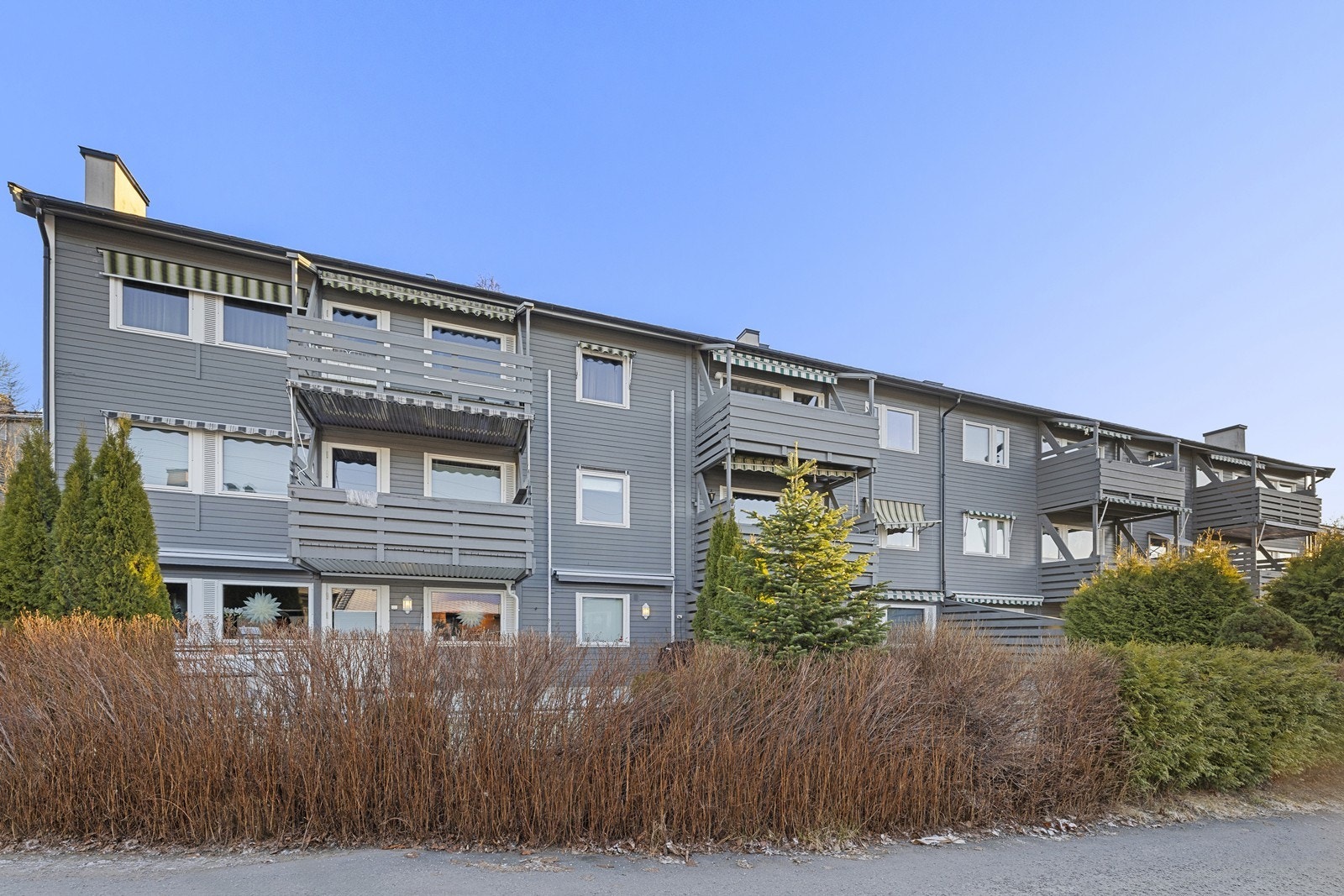 Her bor du i et stille og veletablert nabolag med umiddelbar nærhet til Østmarka. Galleribilde