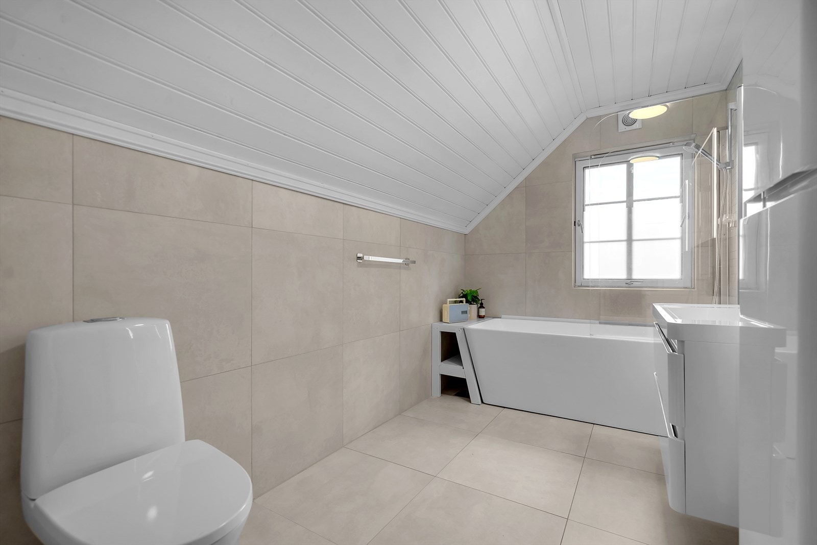 Bad/wc, med varme i gulv og lekre fliser. Galleribilde