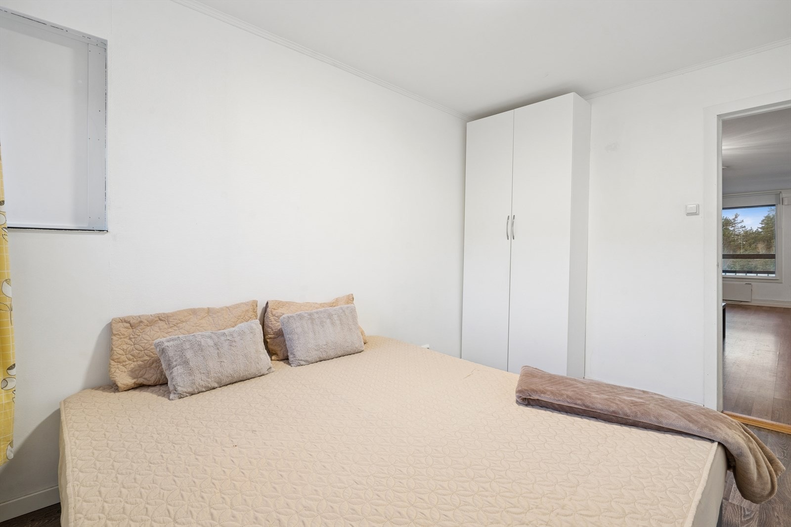 Dette soverommet kan fint innredes og benyttes som enten barnerom, gjesterom eller kontor Galleribilde