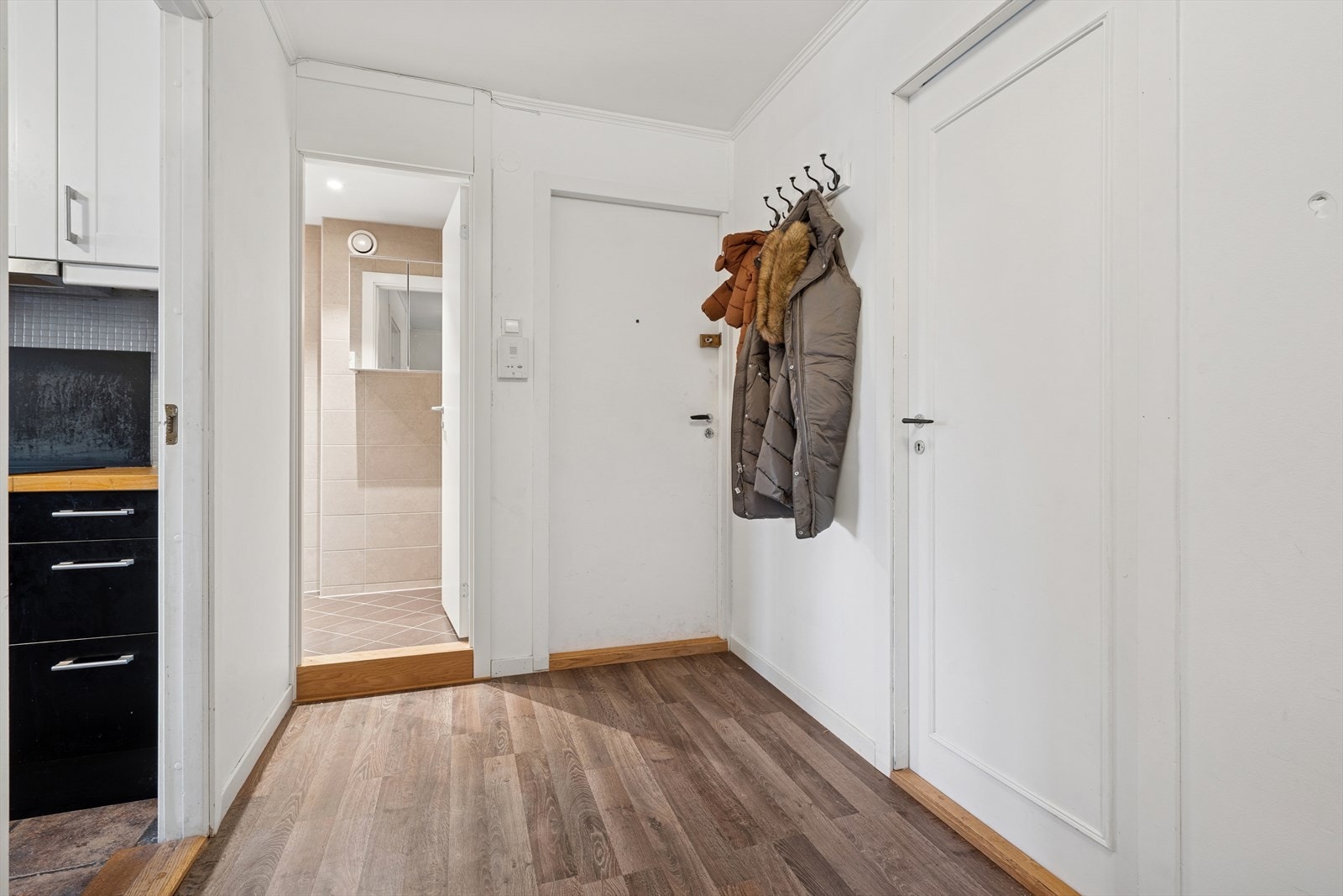 Ved behov er det i tillegg mulighet til å sette inn et garderobeskap eller en kommode for ytterligere oppbevaringsplass Galleribilde