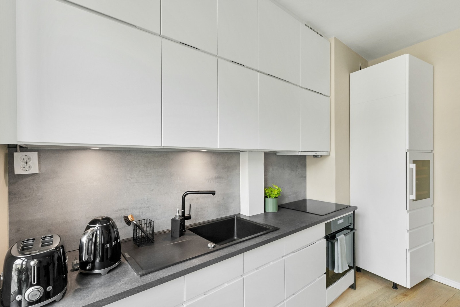 Godt med skap- og benkeplass Galleribilde