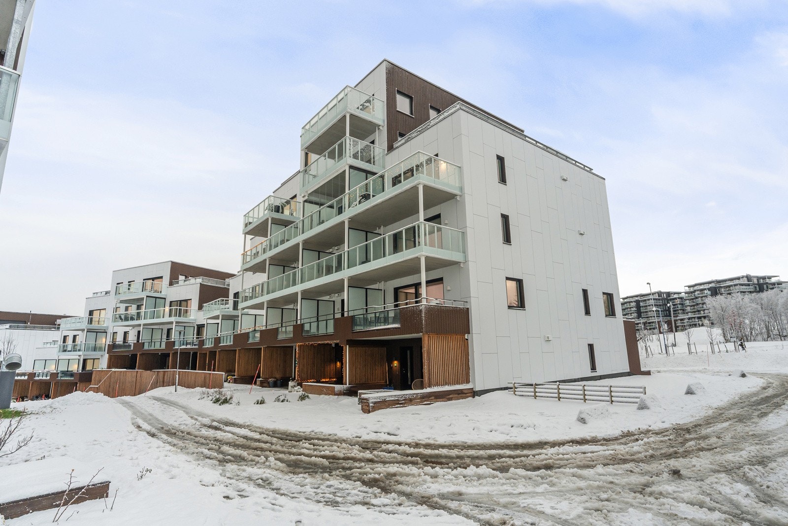 En moderne 2-roms fra 2023 med garasjeplass og etterspurt beliggenhet i Norrøna boligpark. Galleribilde