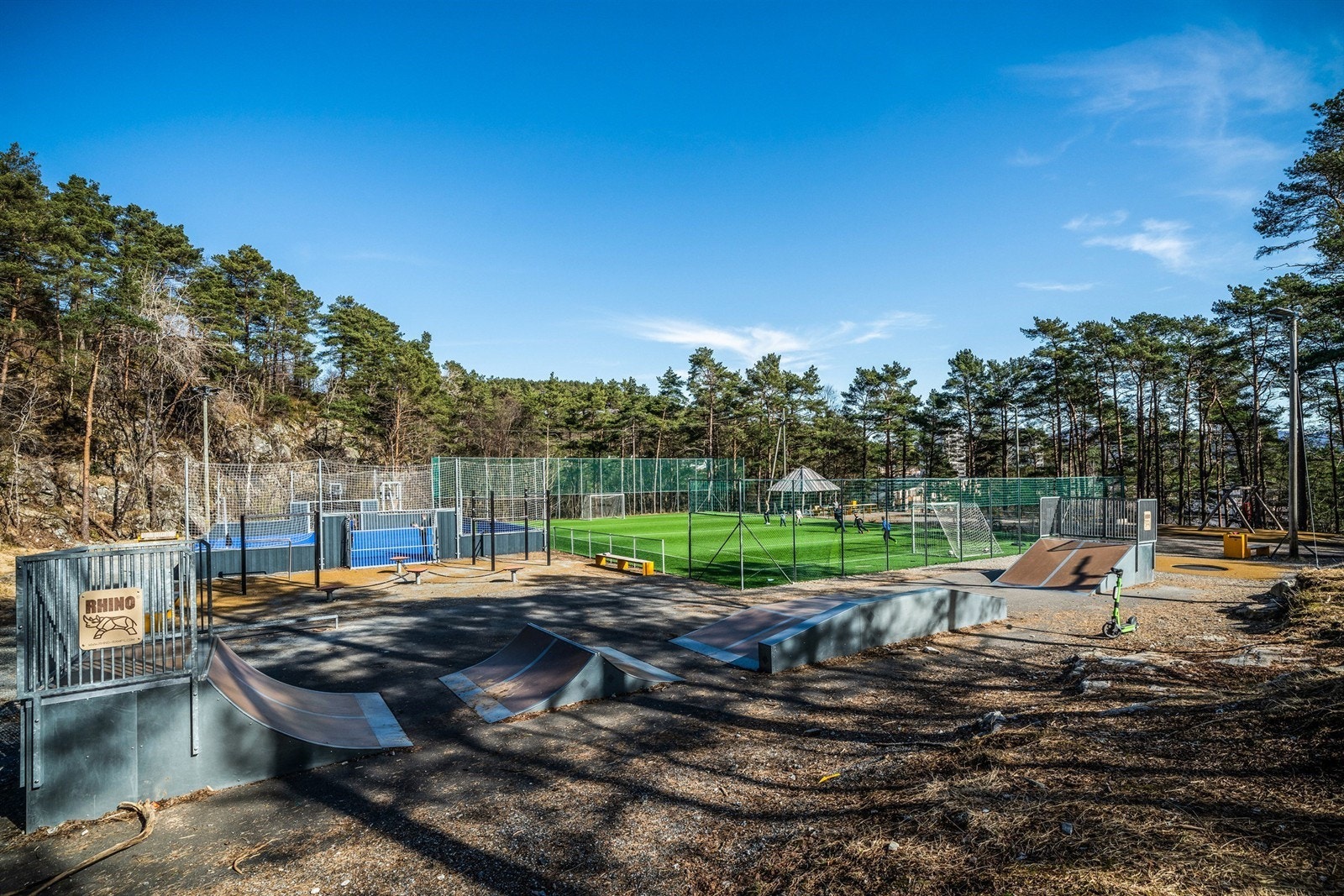 Like ved finner du stort utendørs aktivitetsanlegg Galleribilde