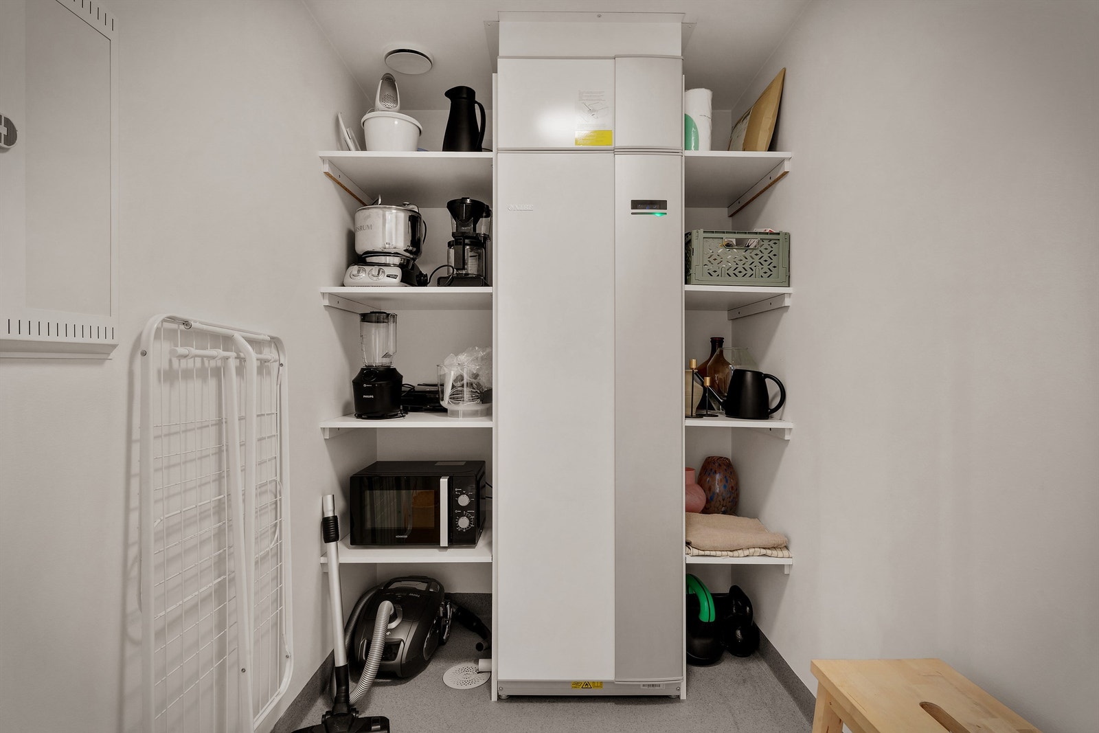 Romslig innvendig bod/teknisk rom på 5 kvm. Galleribilde