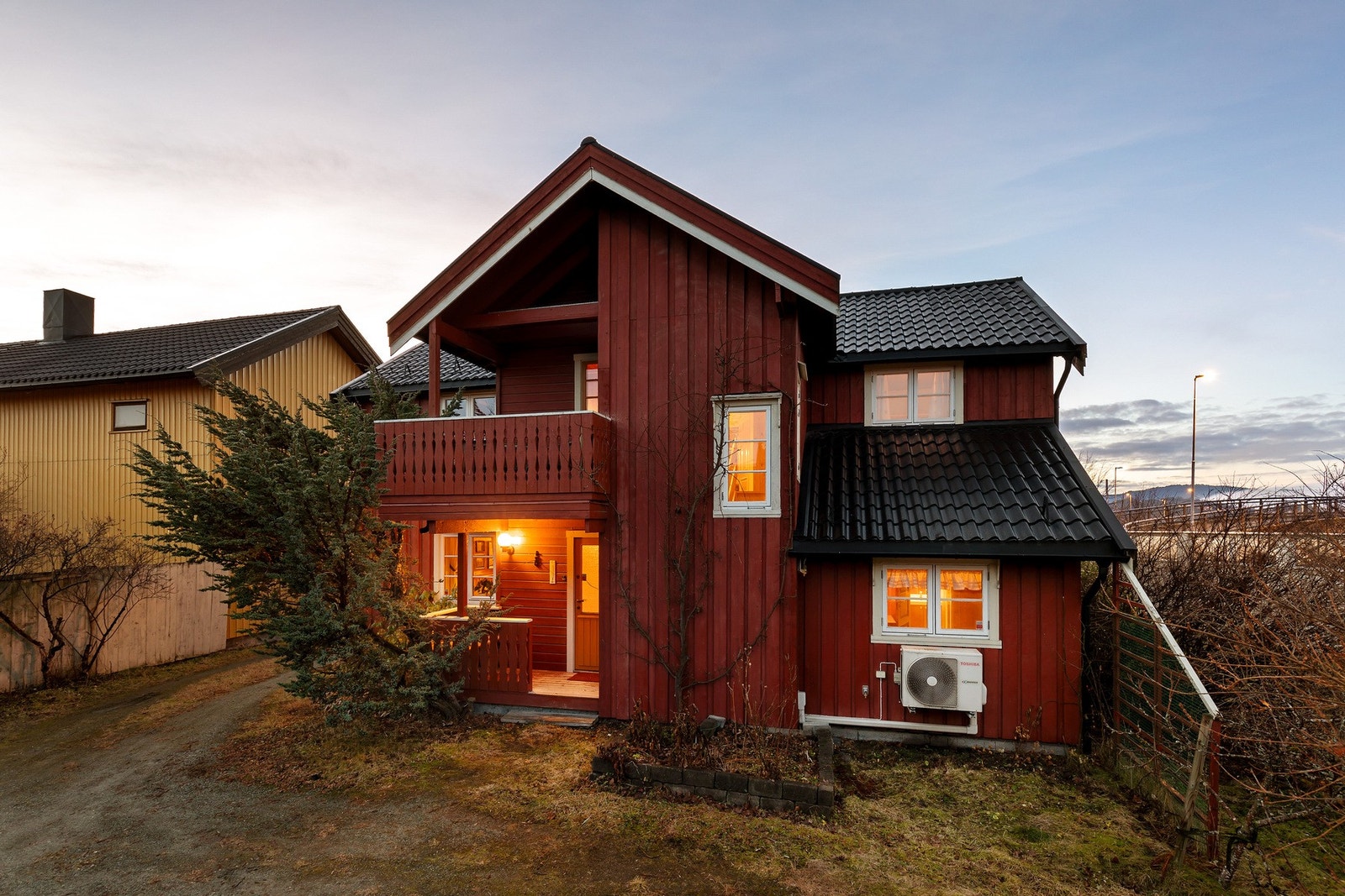 Fasade fra gårdsplass Galleribilde