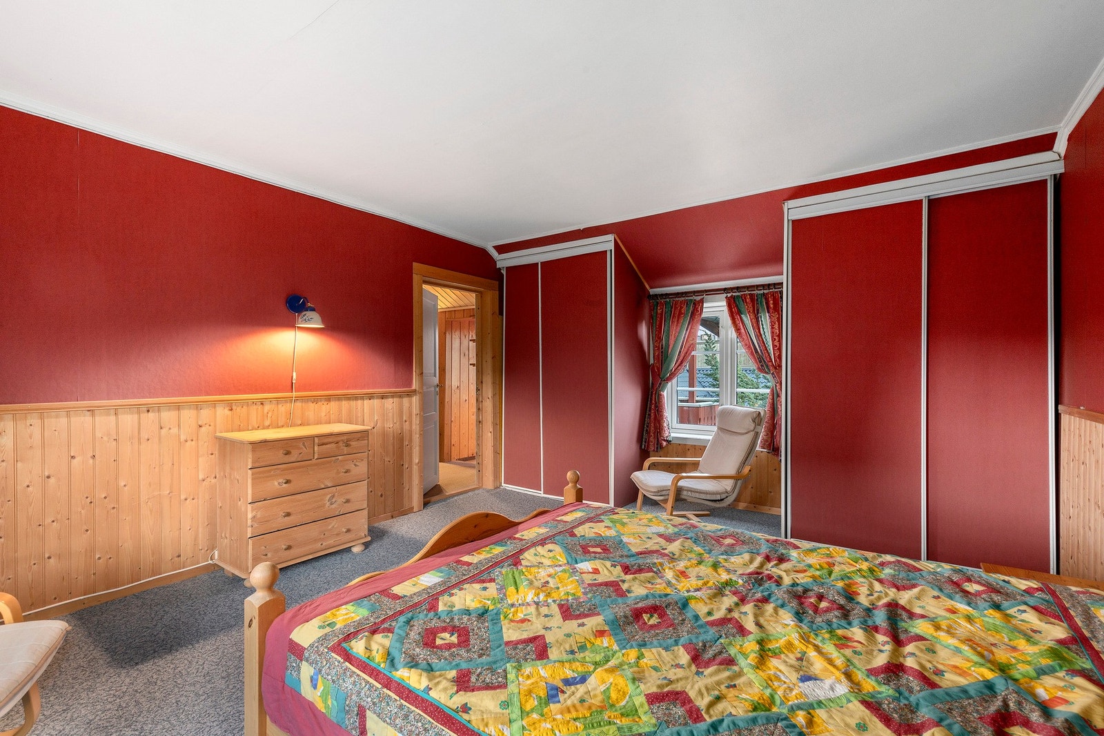 Med gode lagrings muligheter for klær og diverse Galleribilde