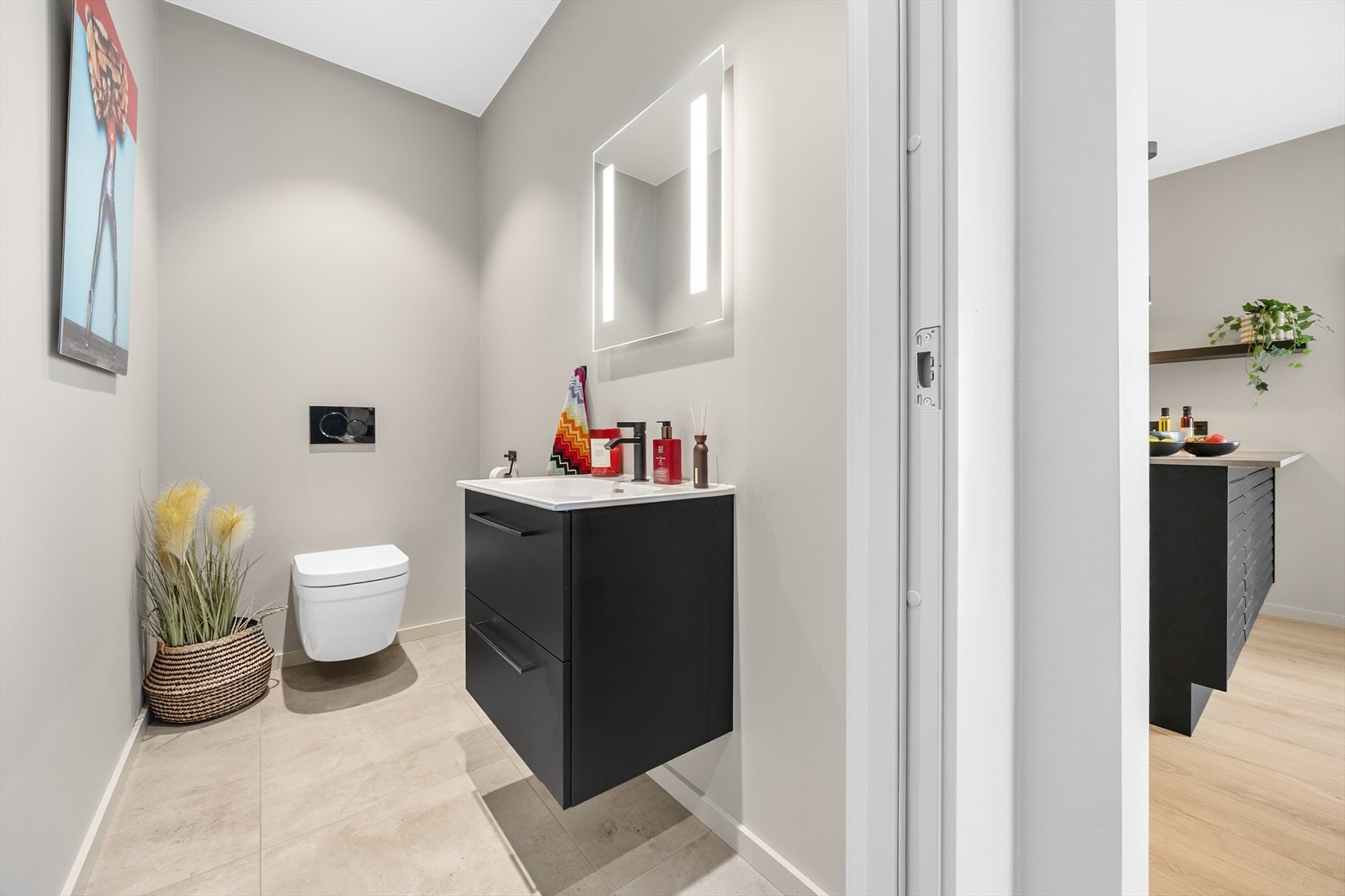 Praktisk toalett i hallen. Galleribilde