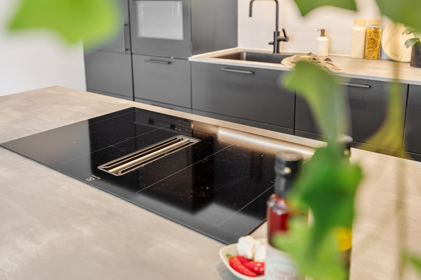 Ventilator integrert i koketopp med kullfilter. Galleribilde